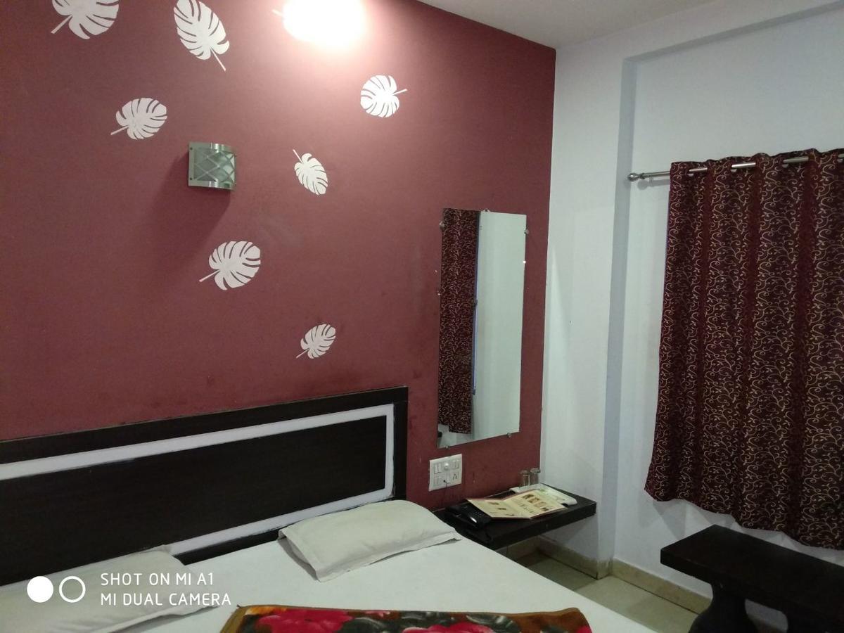 Surbhi Palace 2*