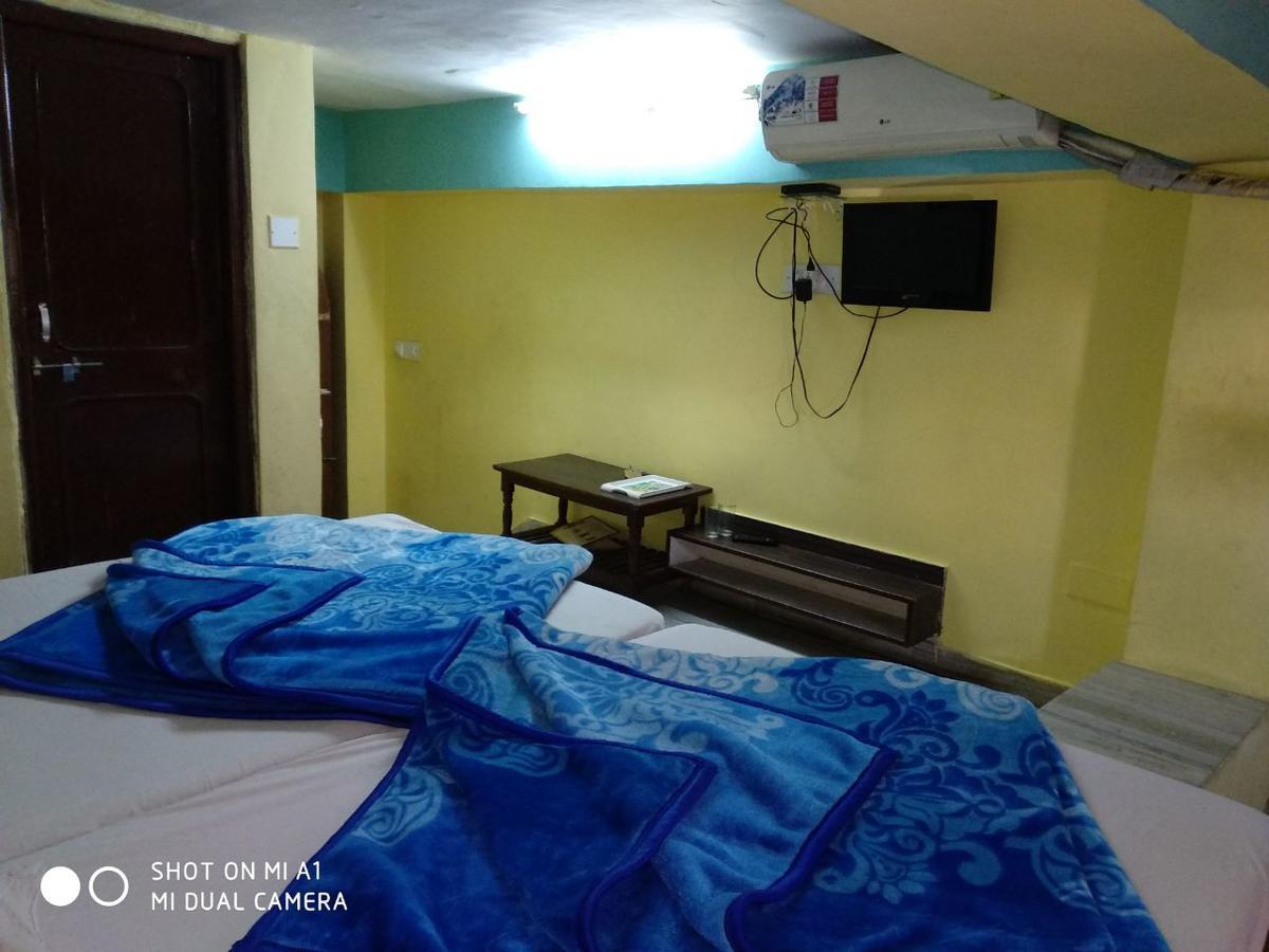 Surbhi Palace 2*