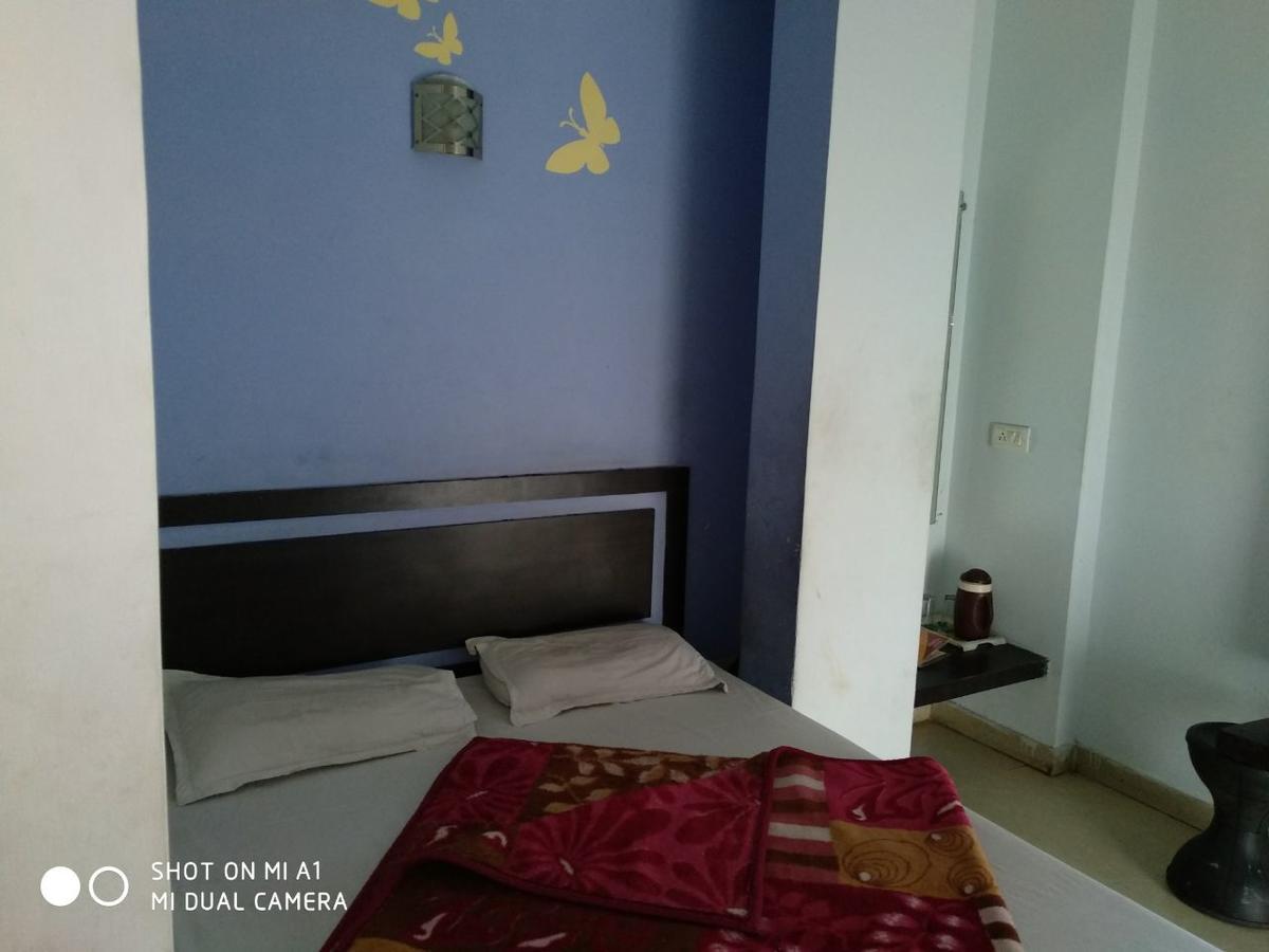 Surbhi Palace 2*