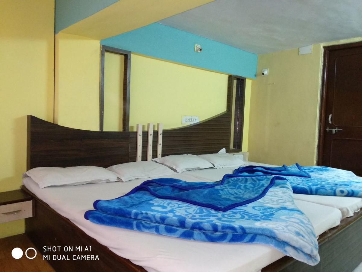 Surbhi Palace 2*