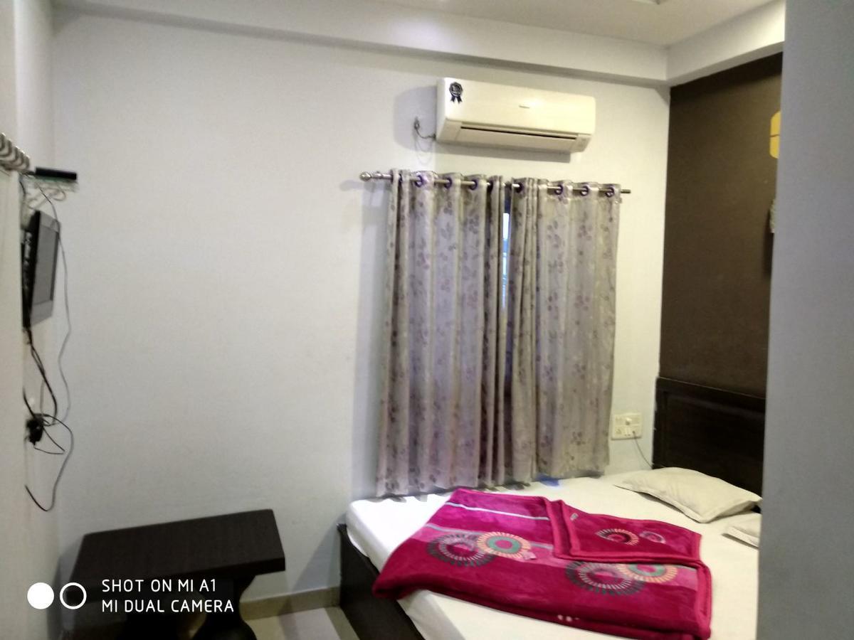 Surbhi Palace 2*