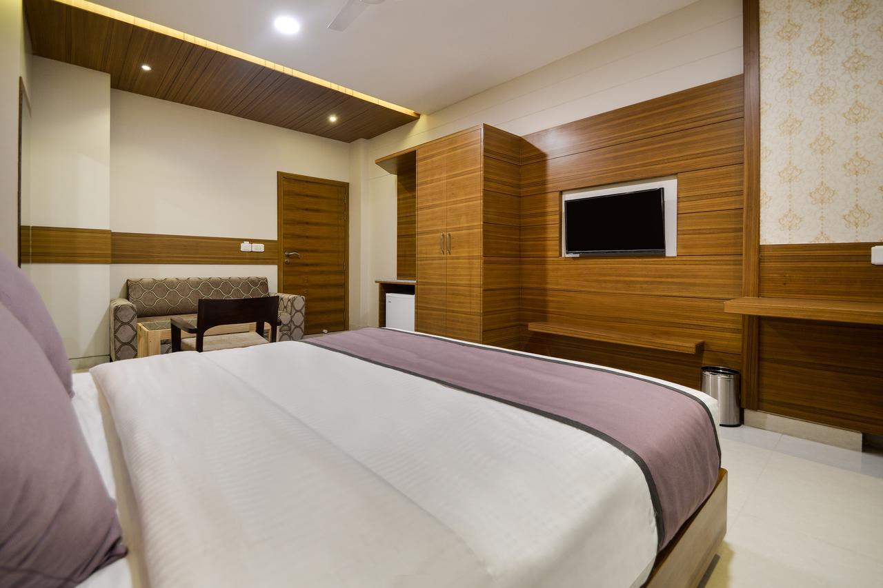 Oyo 16114 Fragrance Hotel