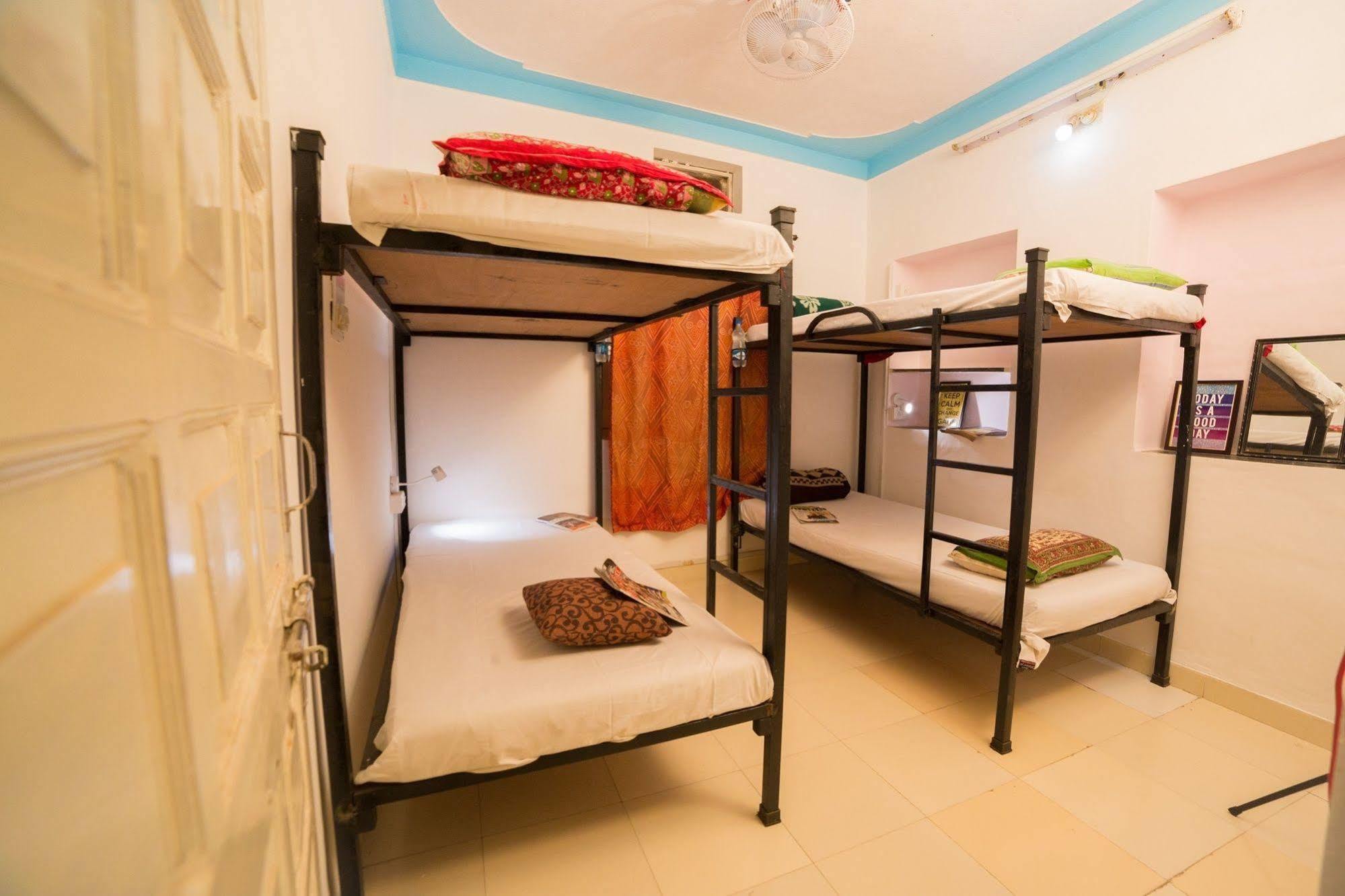 Hanuman Ghat On Pichola Hotel 2*