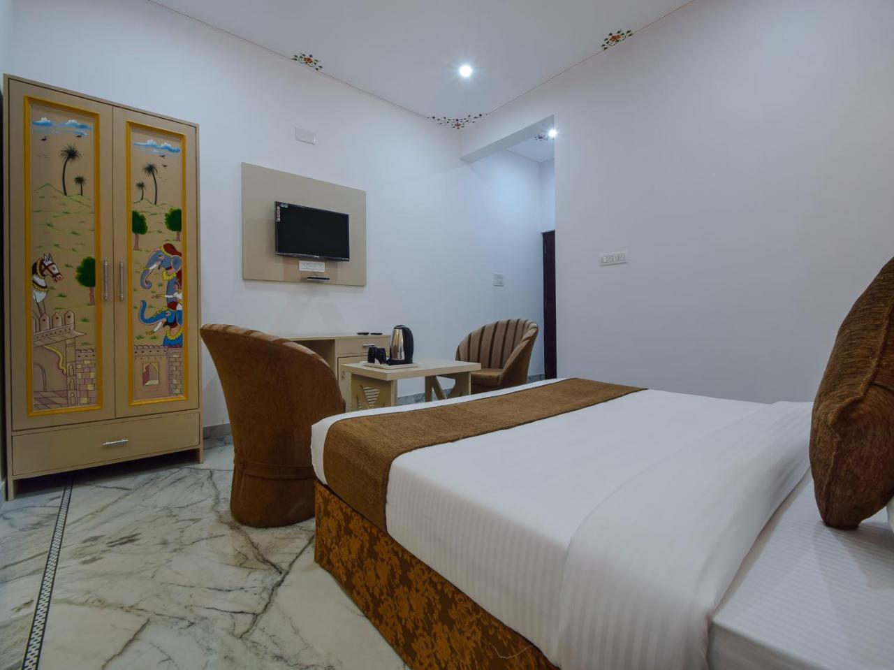 Oyo 19642 Shiv Hotel Udaipur