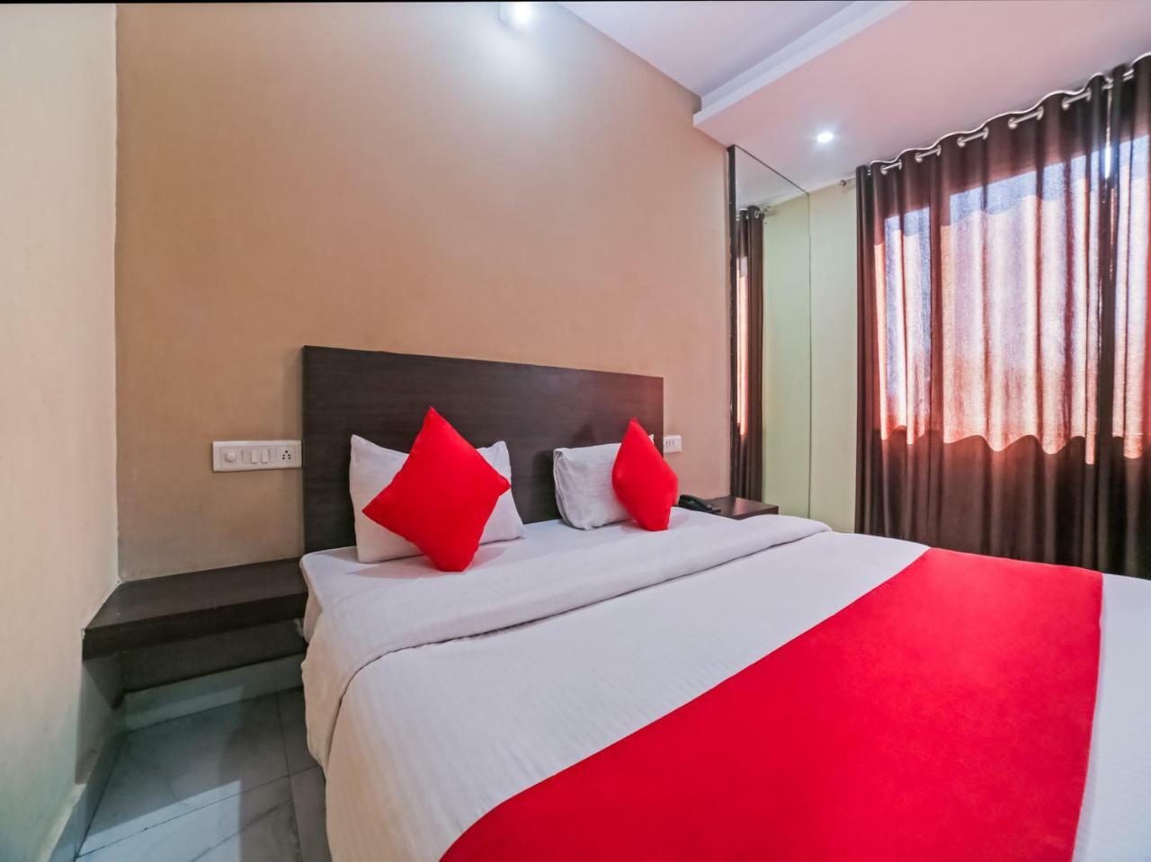 Oyo 19032 Ambay Palace Hotel 3*
