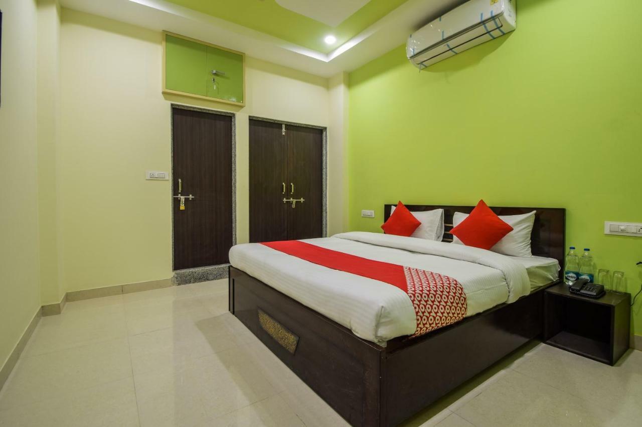 Oyo 35734 F Cube Hotel 3*