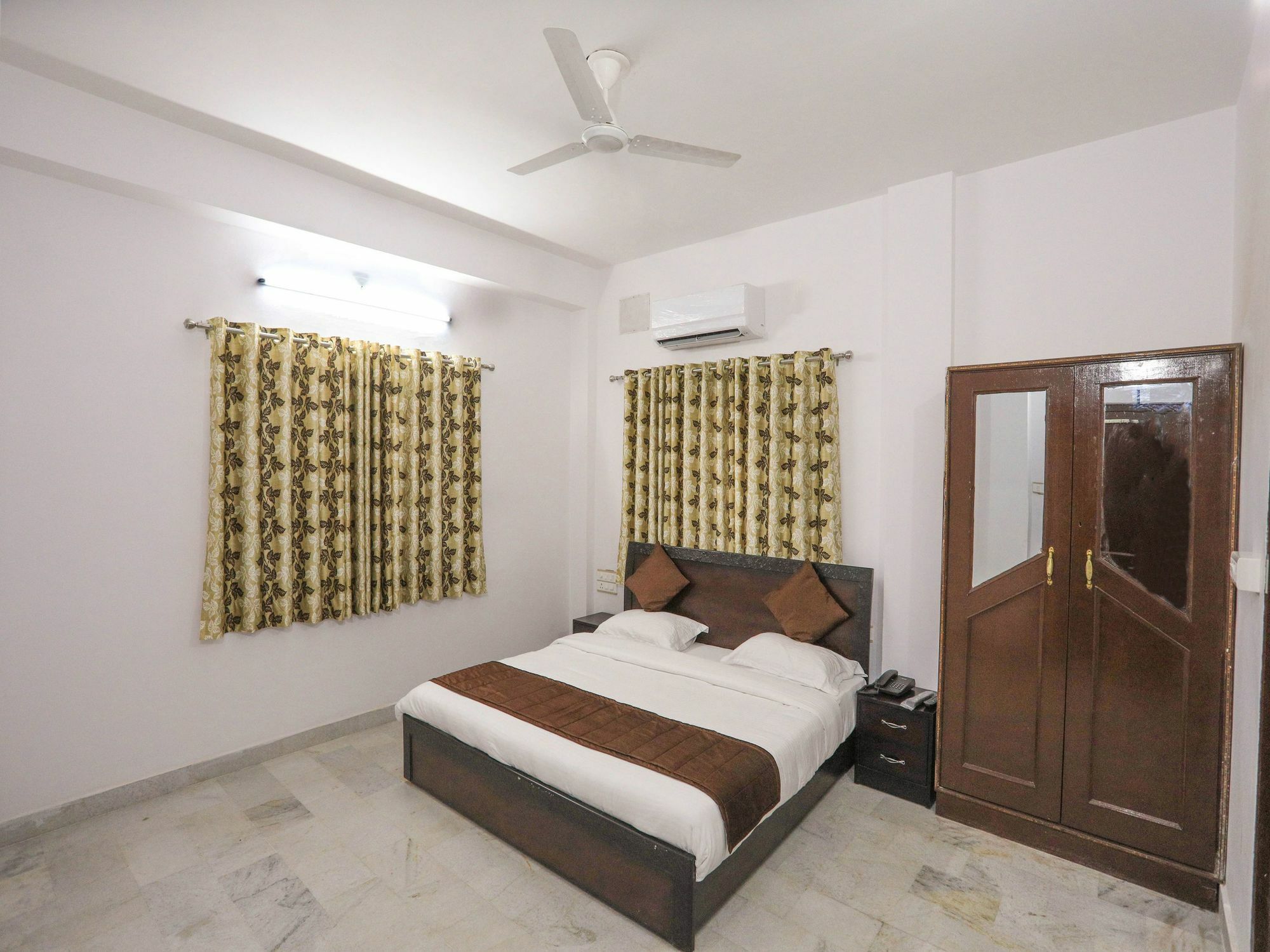 Oyo 9971 Royal T Hotel