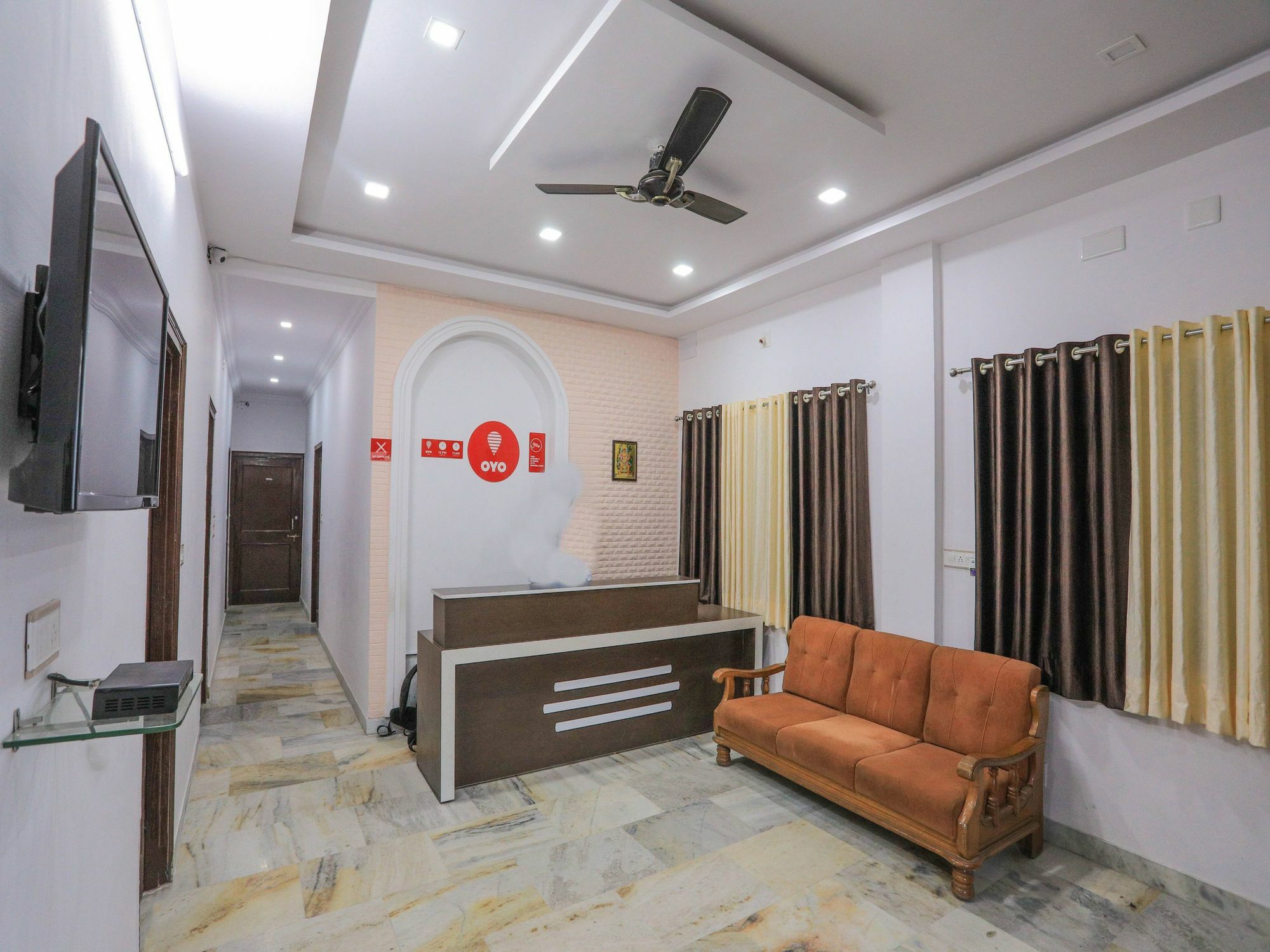 Oyo 9971 Royal T Hotel 3*