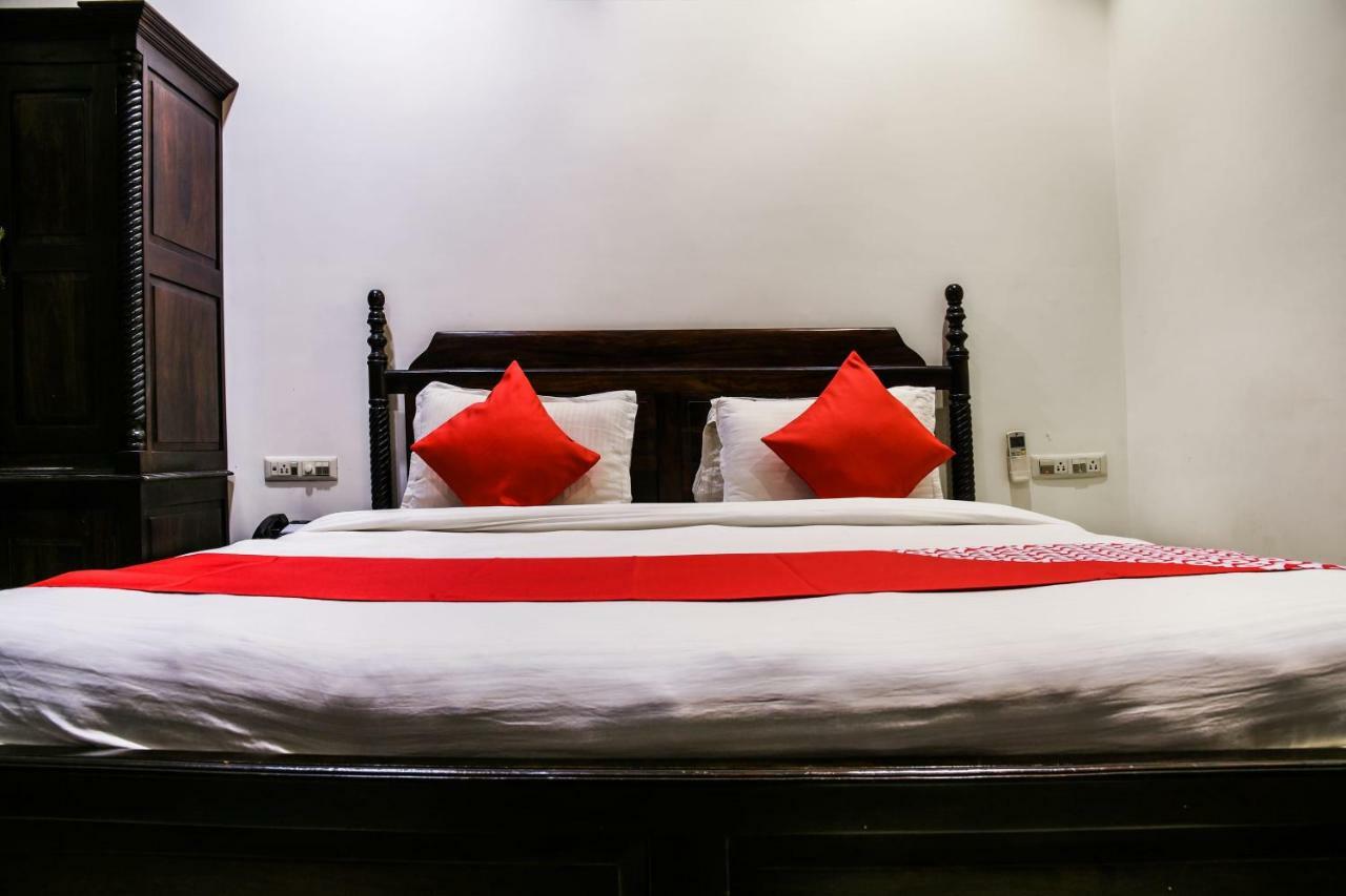 Oyo 1681 Devansh Hotel