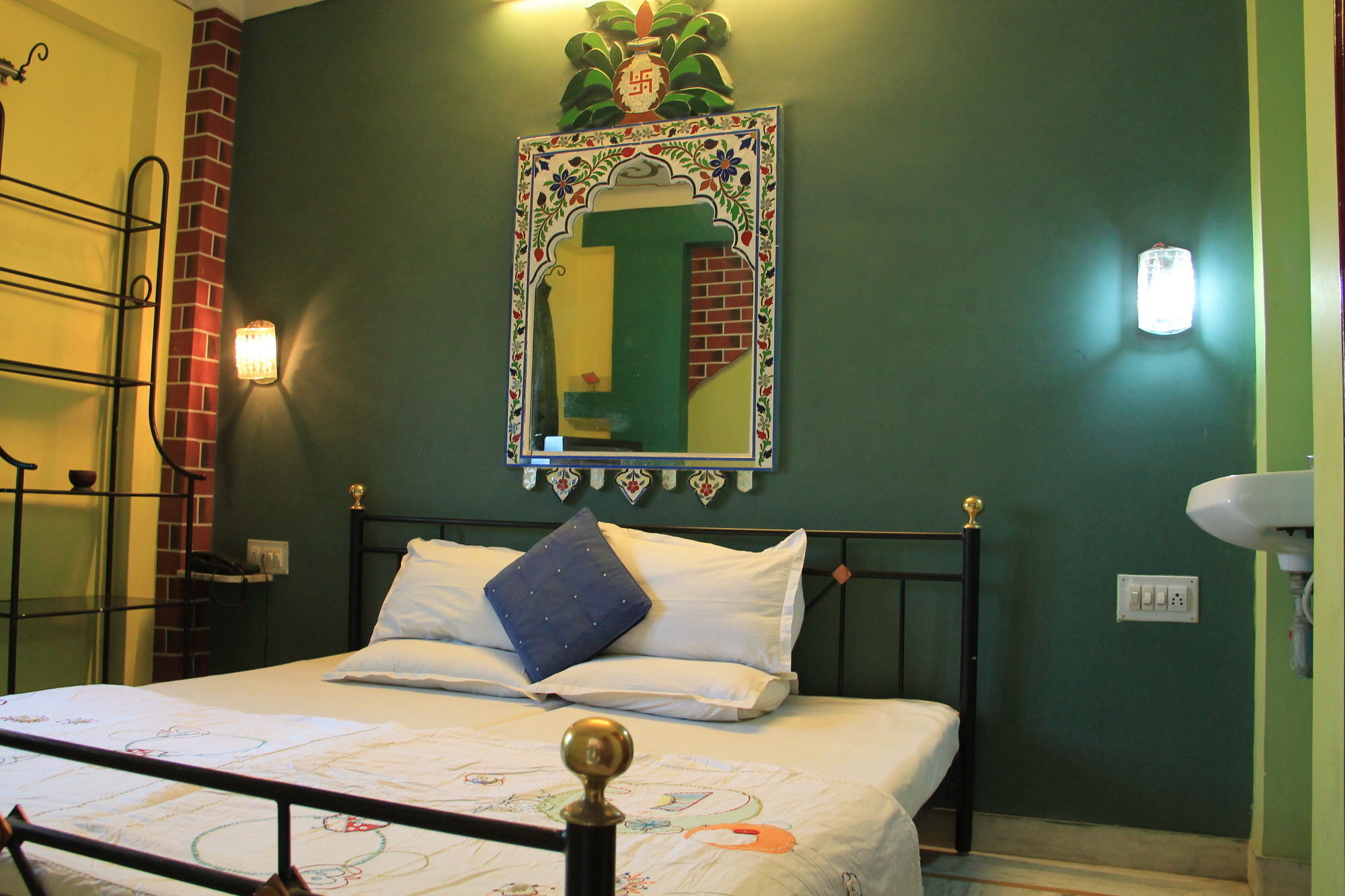 Udai Niwas On Pichola Hotel Udaipur