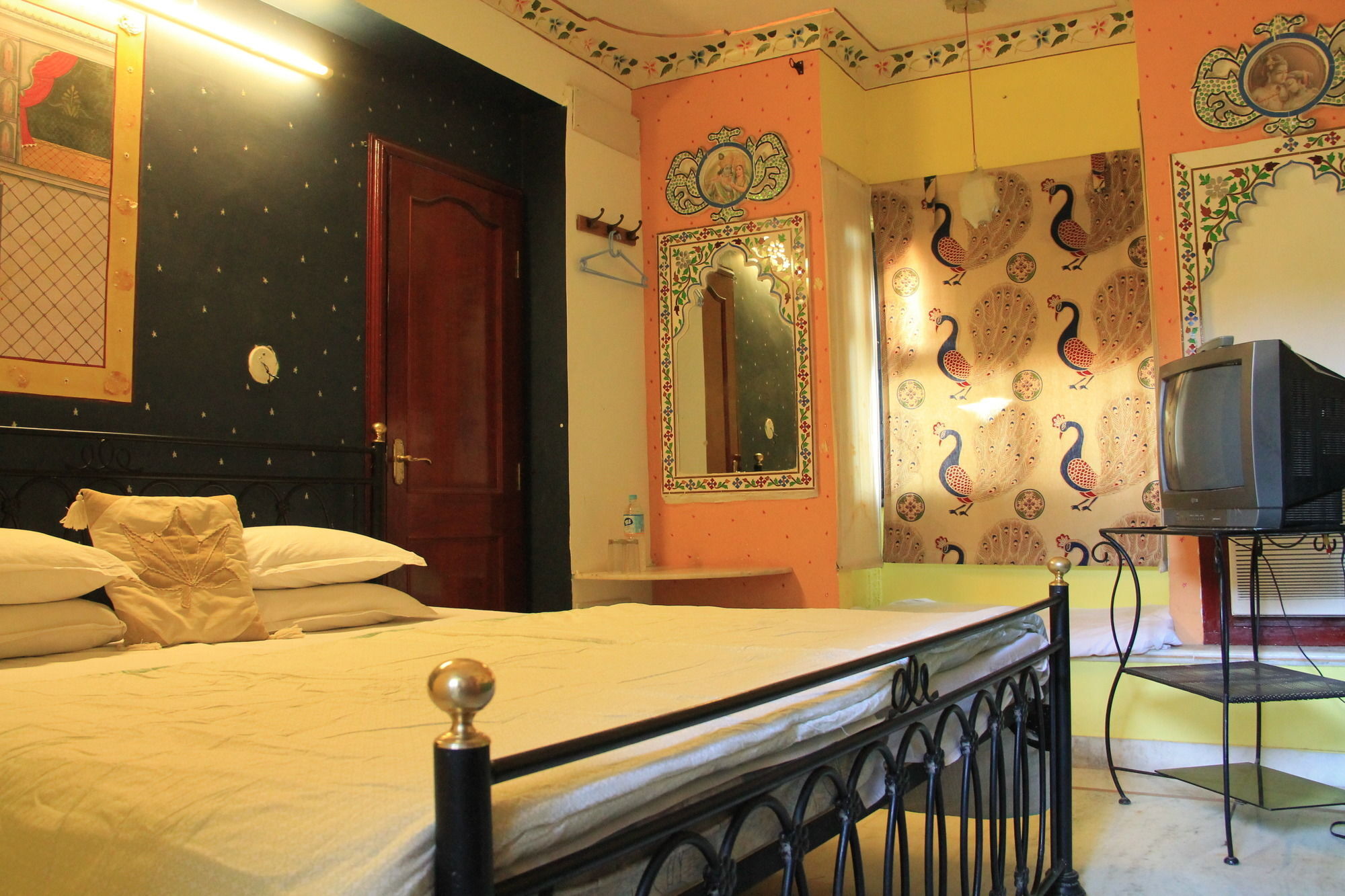 Udai Niwas On Pichola Hotel