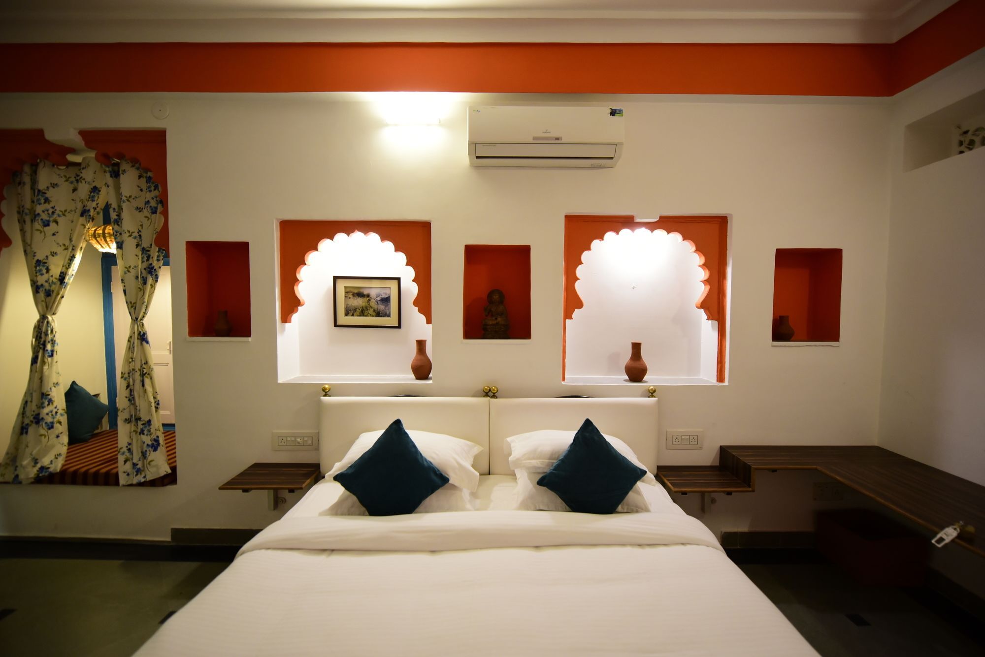 Hotel Udai Niwas On Pichola