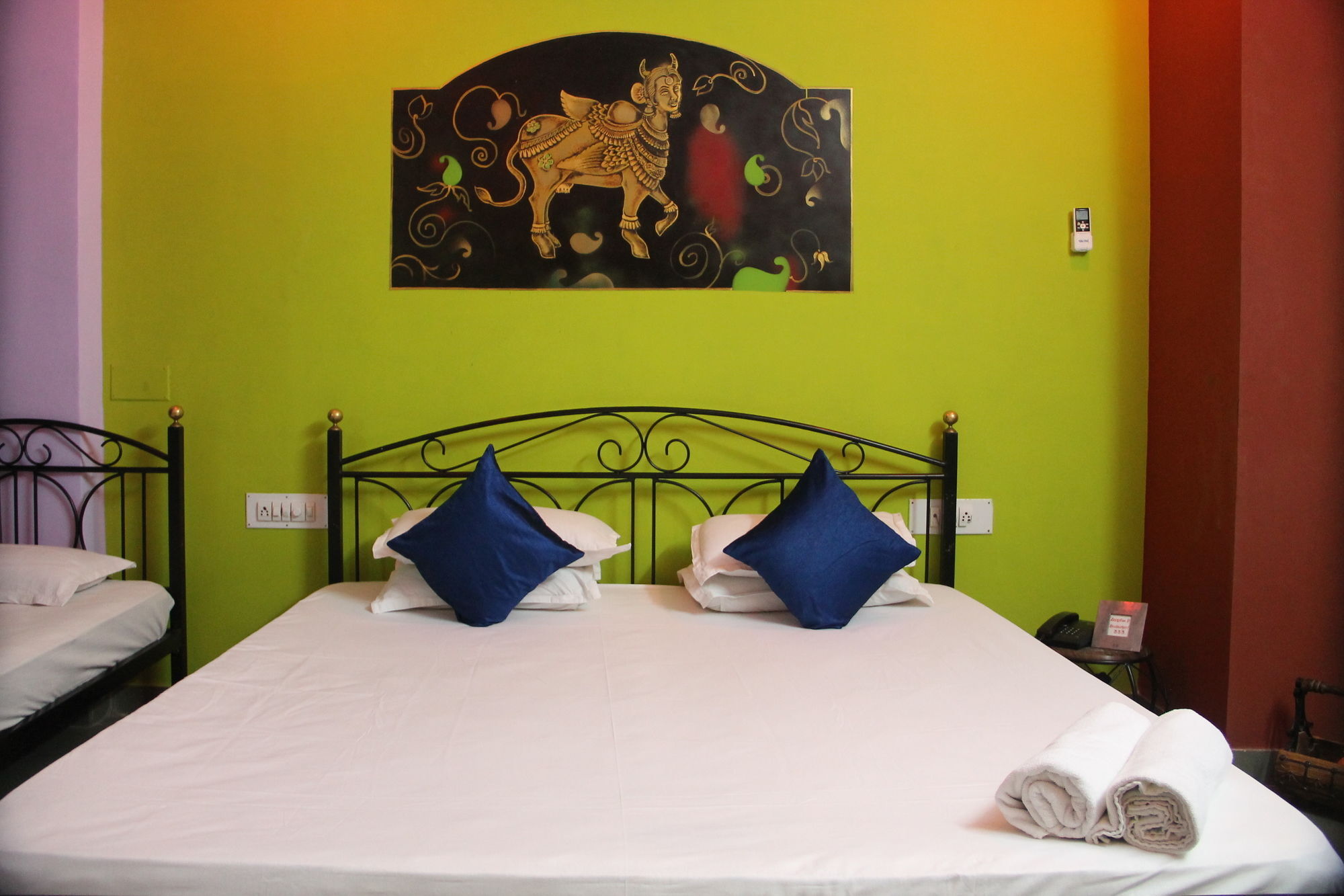 Hotel Udai Niwas On Pichola Udaipur