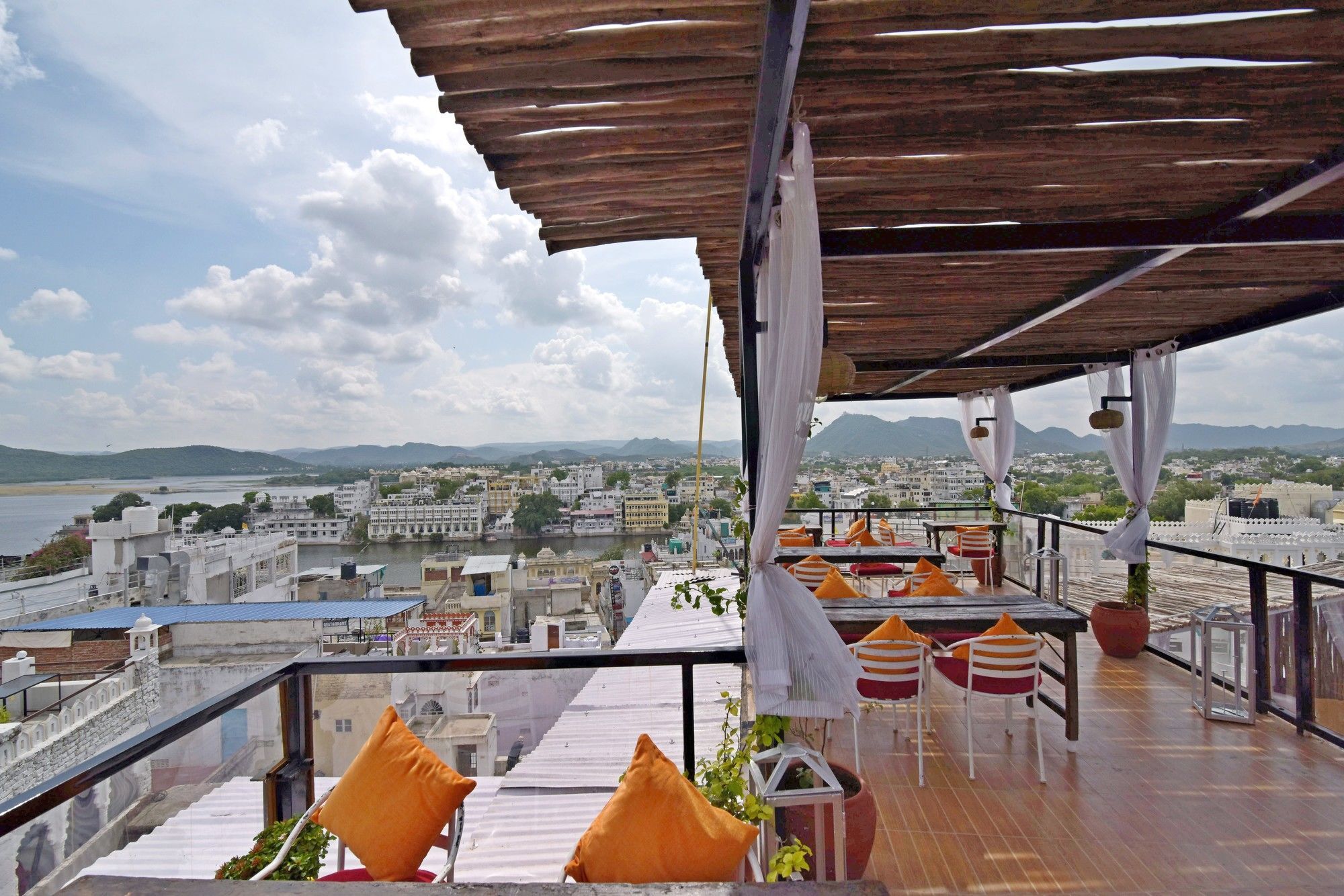 Udai Niwas On Pichola Hotel 3*