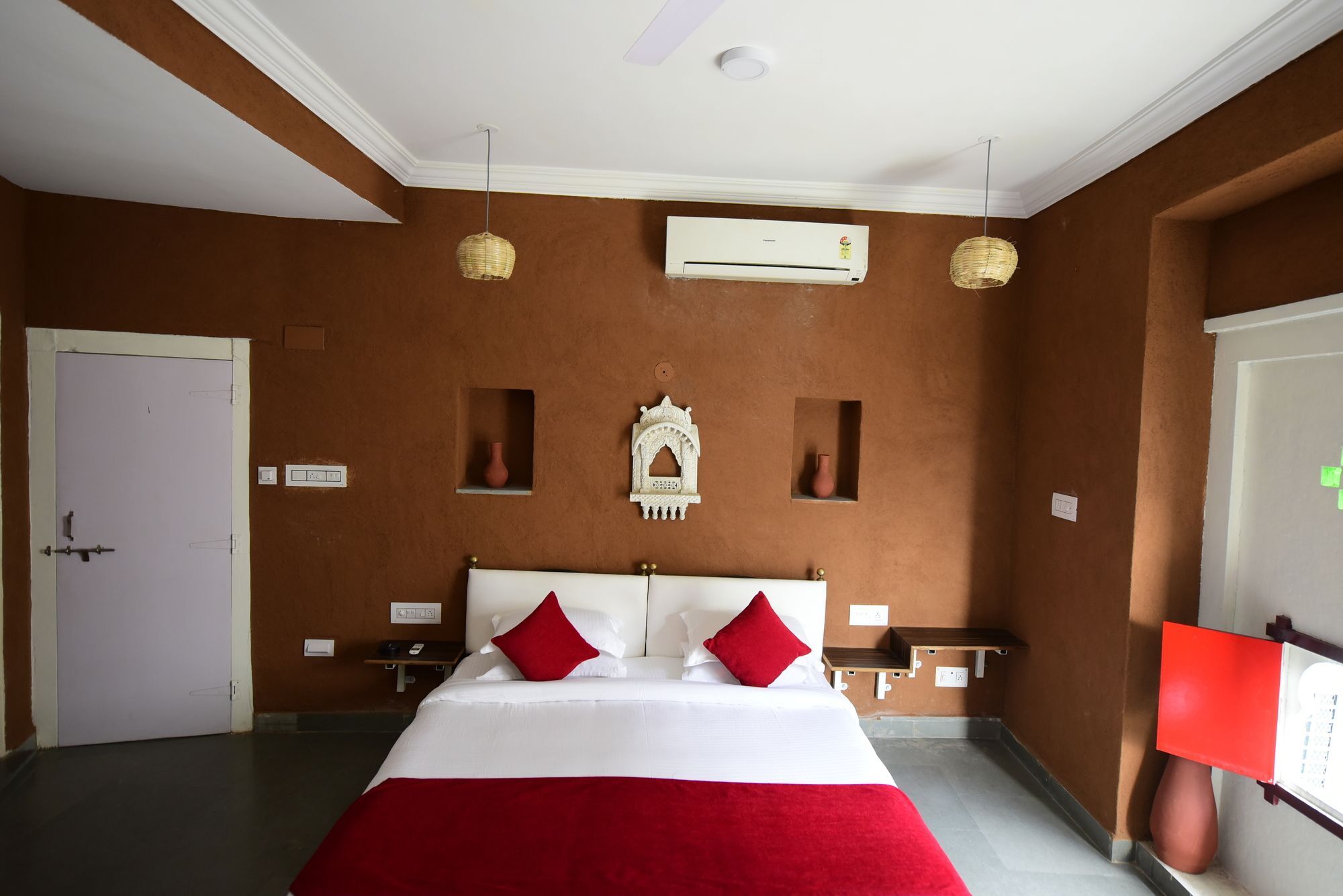 Udai Niwas On Pichola Hotel Udaipur