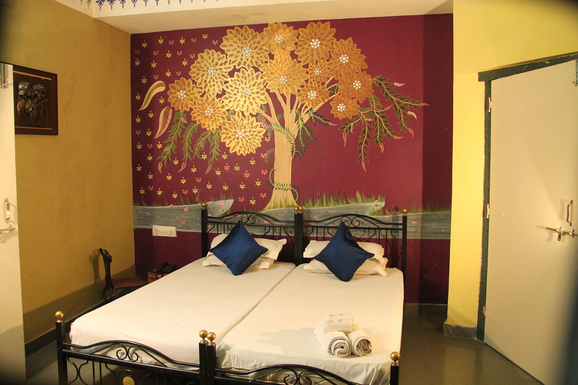 Udai Niwas On Pichola 3*