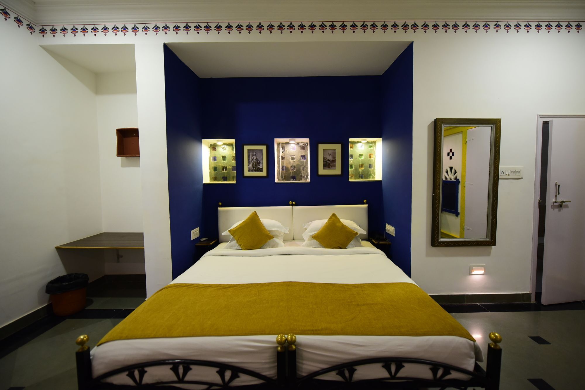 Udai Niwas On Pichola Hotel Udaipur