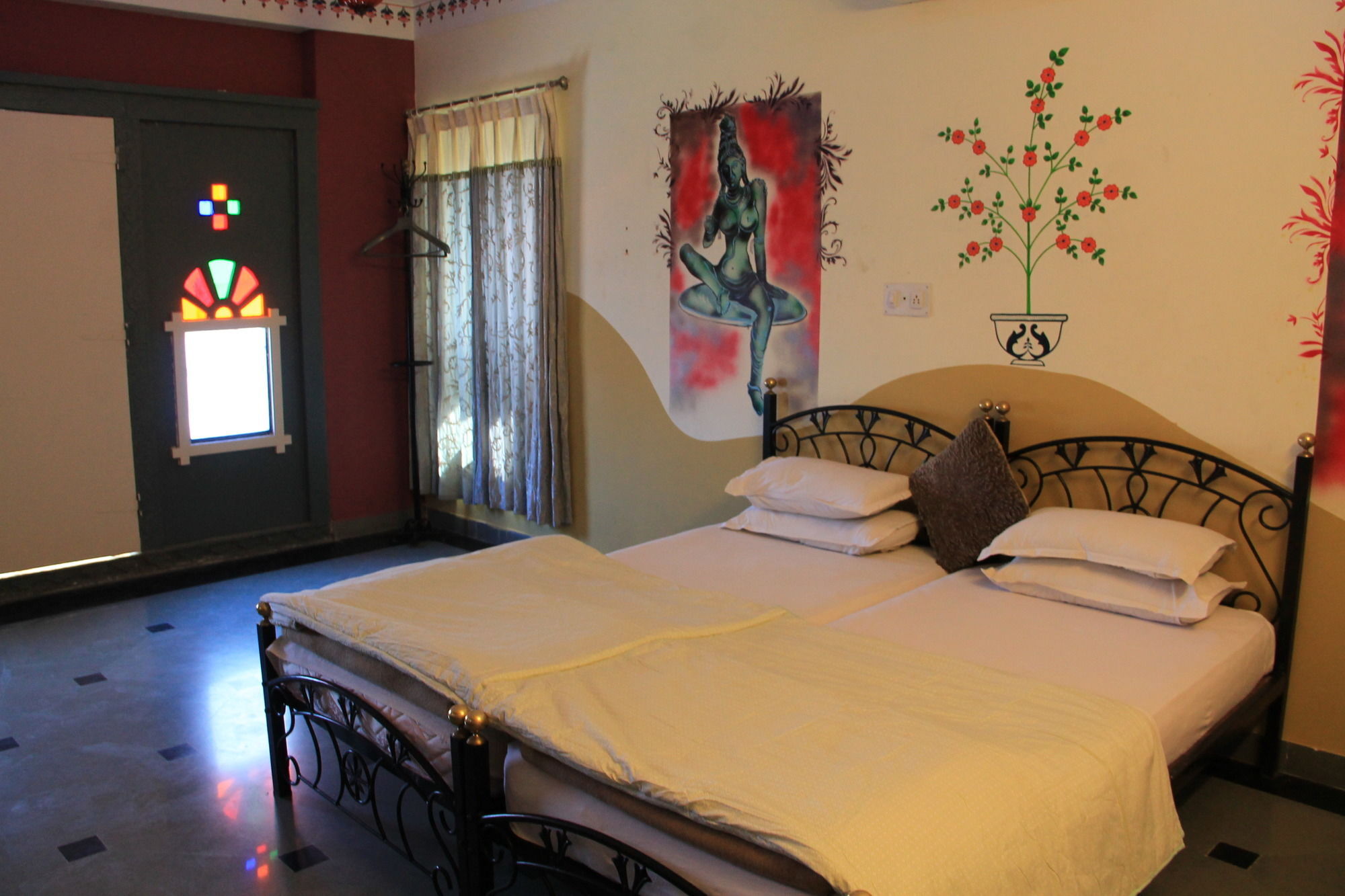 Udai Niwas On Pichola 3* Udaipur