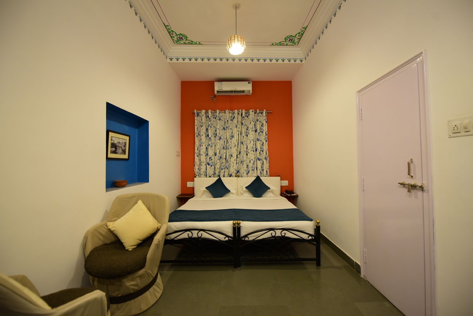 Udai Niwas On Pichola