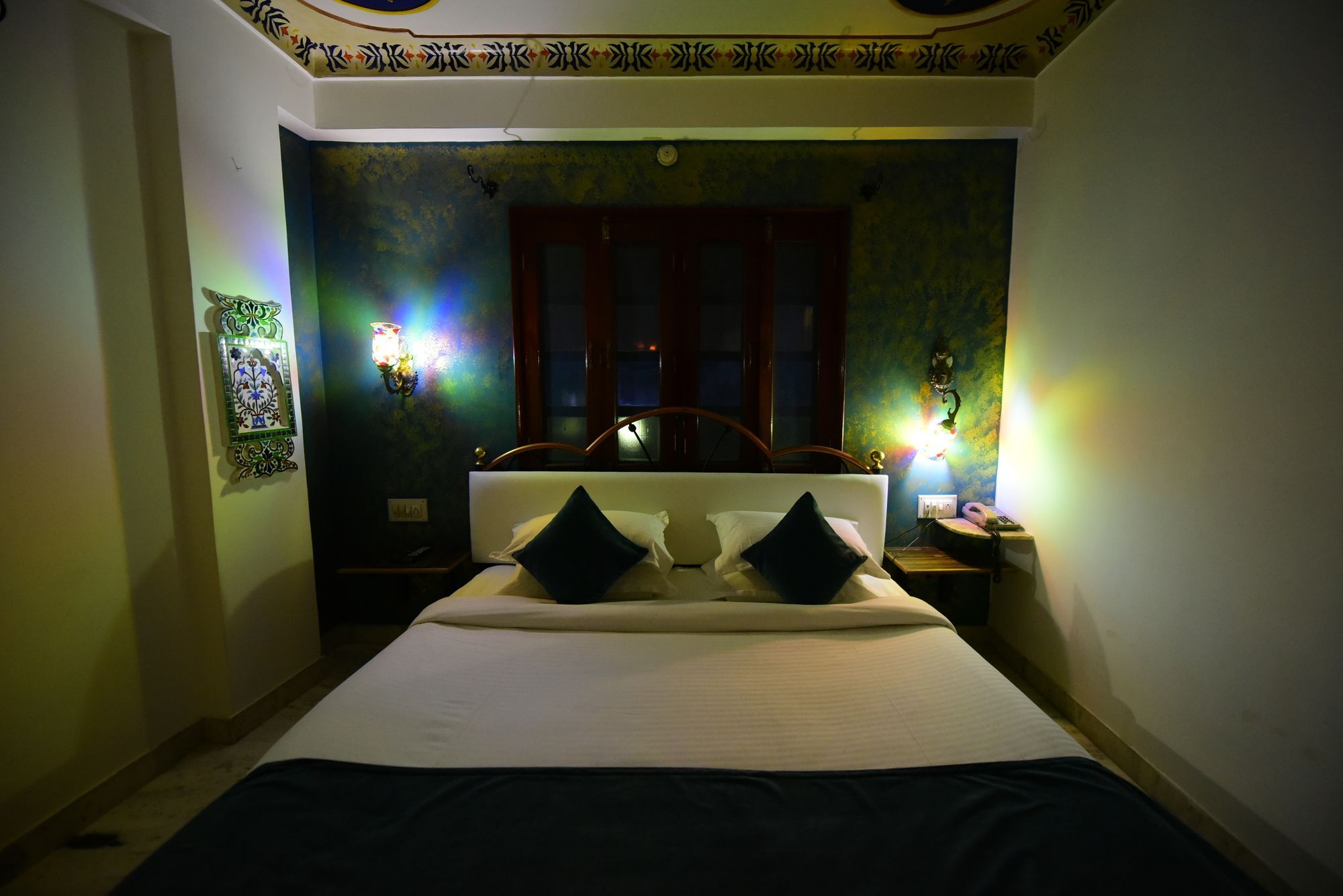 Hotel Udai Niwas On Pichola Udaipur