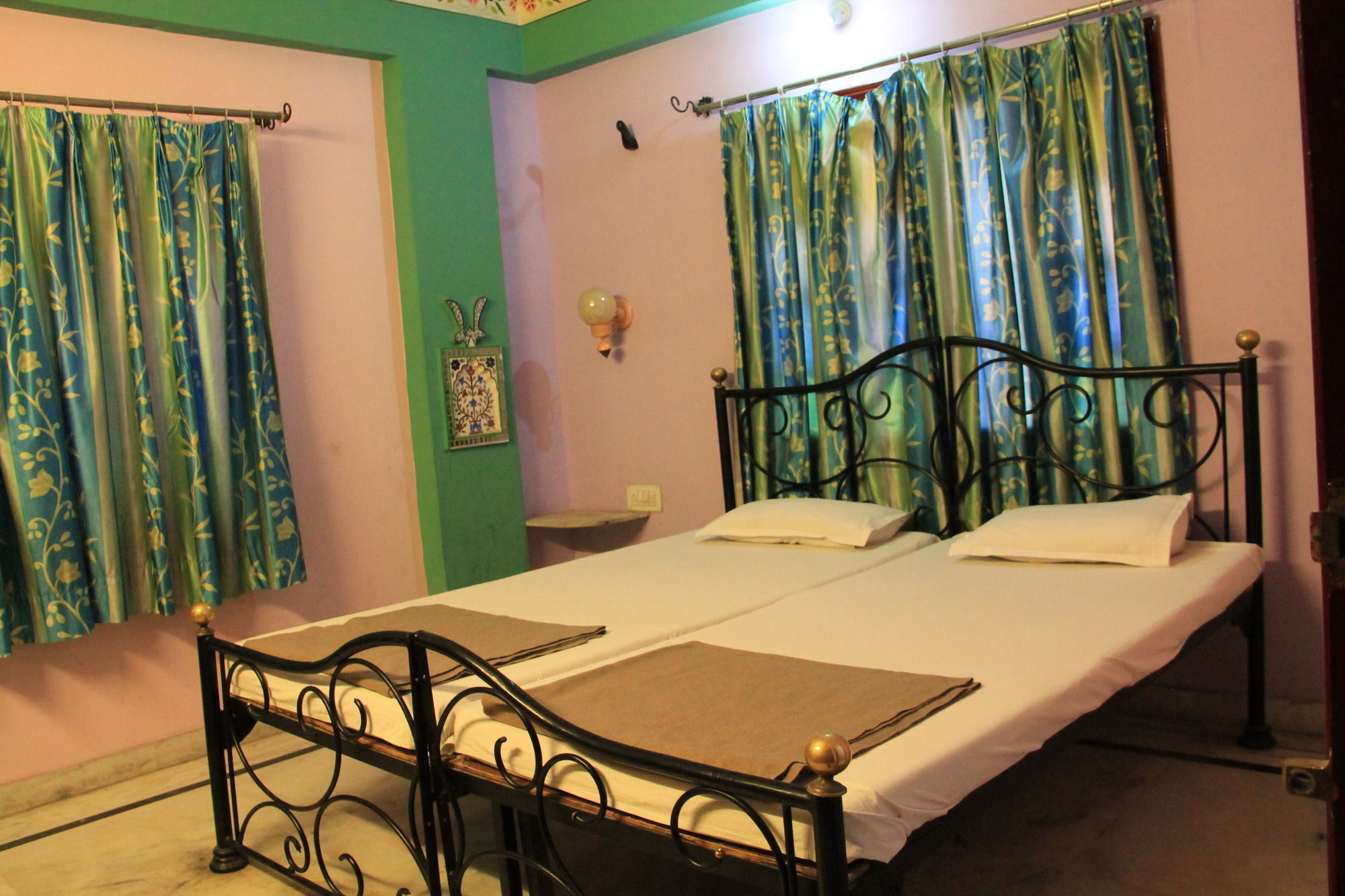Udai Niwas On Pichola Hotel