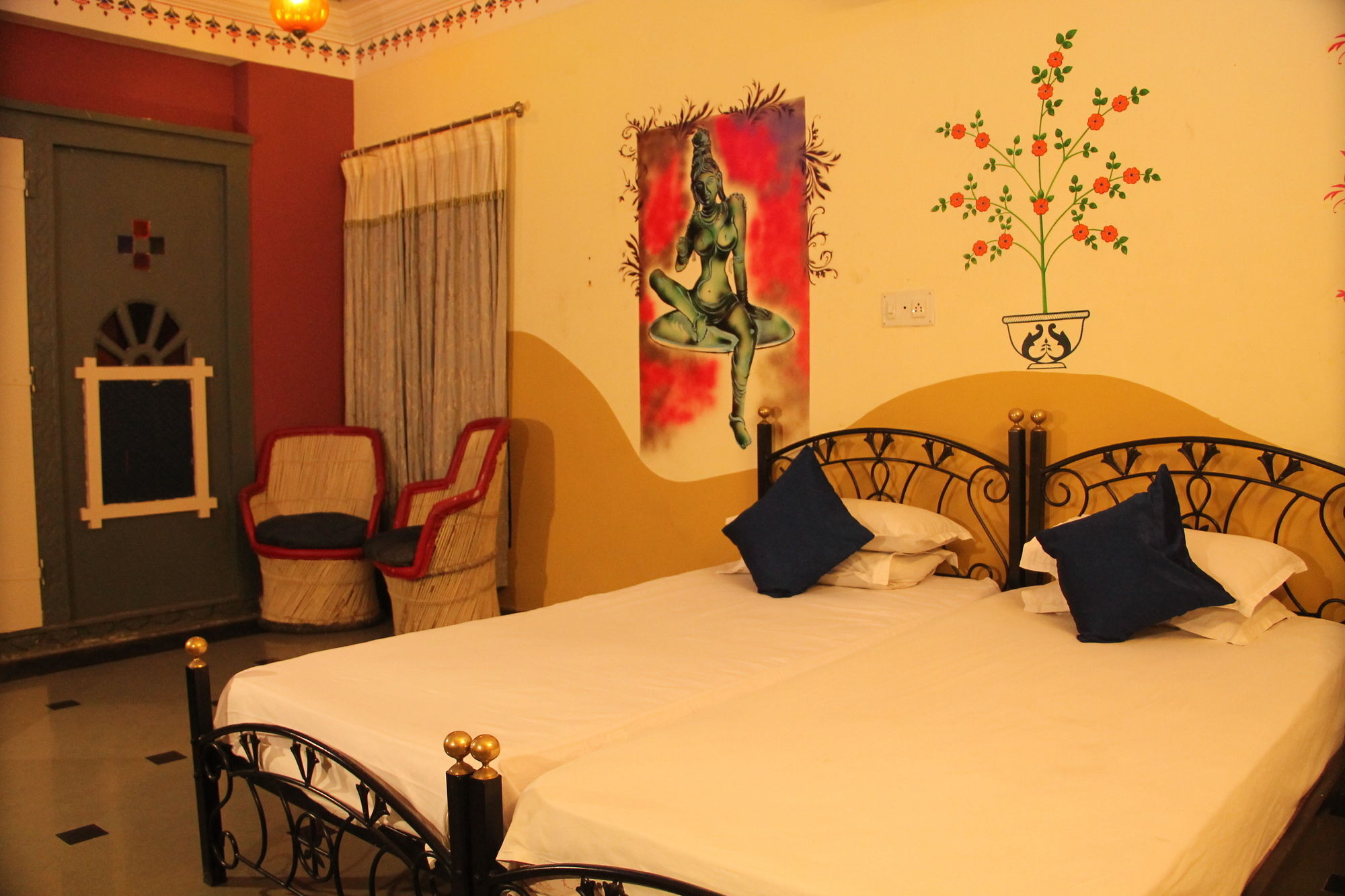 Udai Niwas On Pichola Hotel 3*