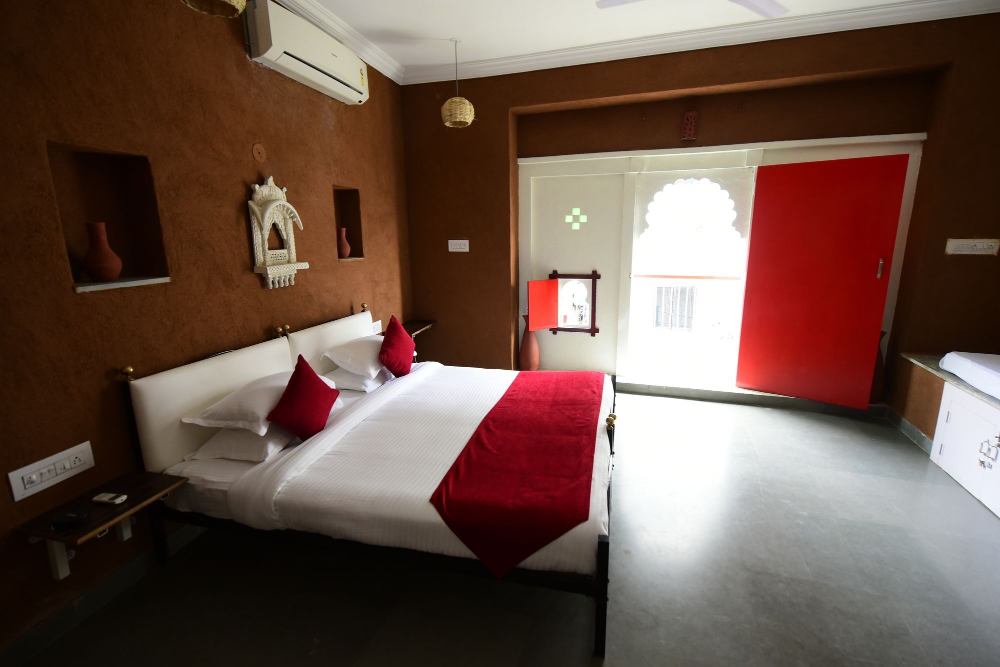 Udai Niwas On Pichola Hotel Udaipur