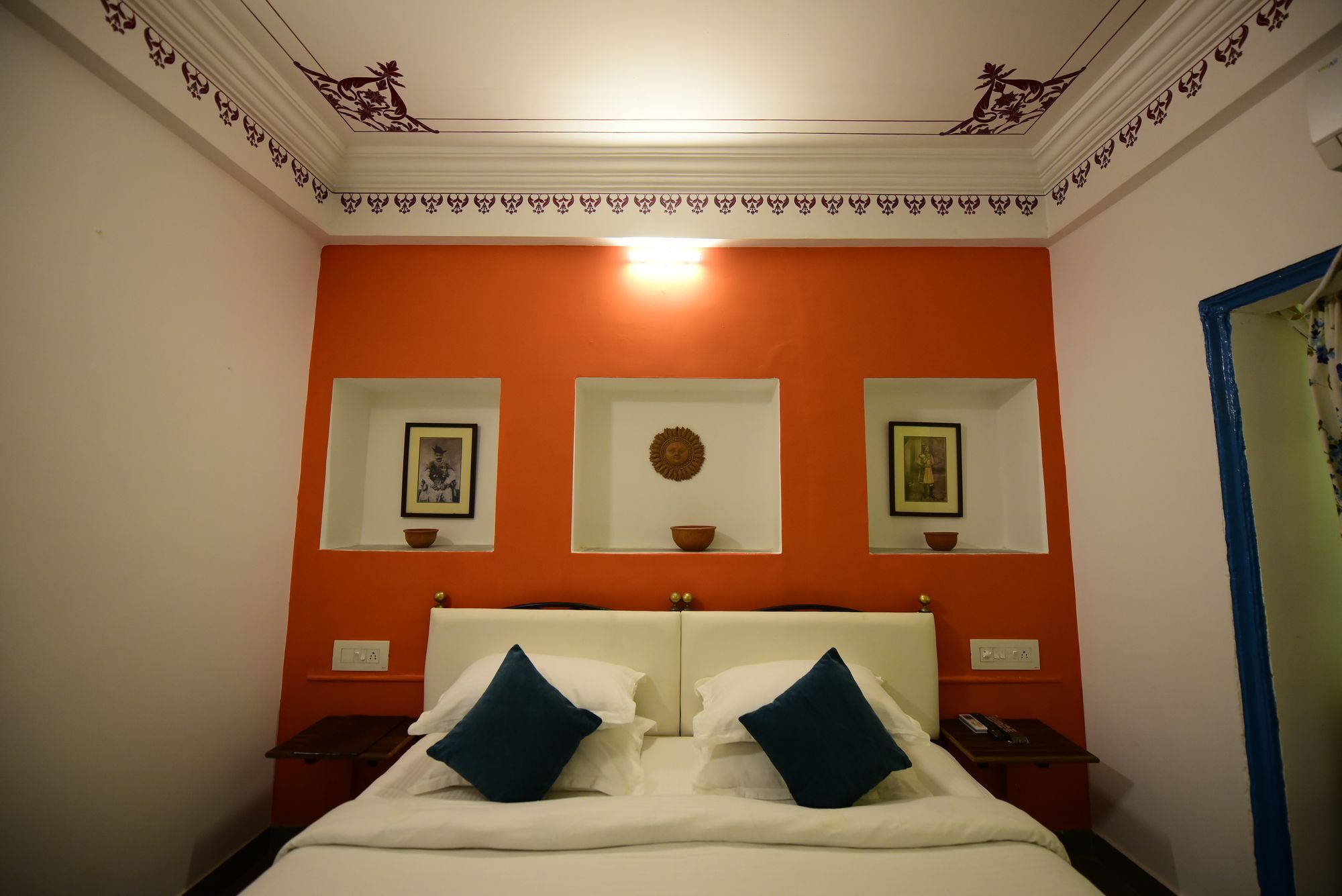 Udai Niwas On Pichola Udaipur