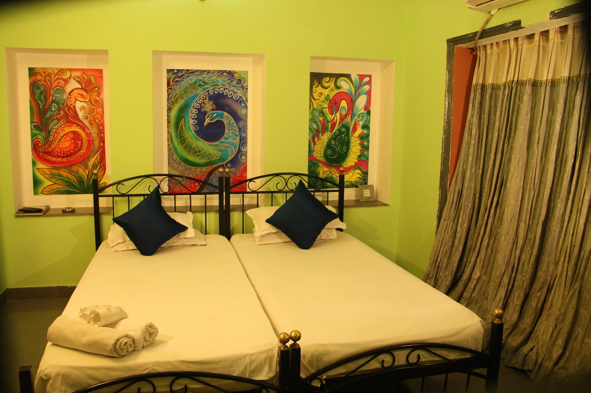 Hotel Udai Niwas On Pichola Udaipur