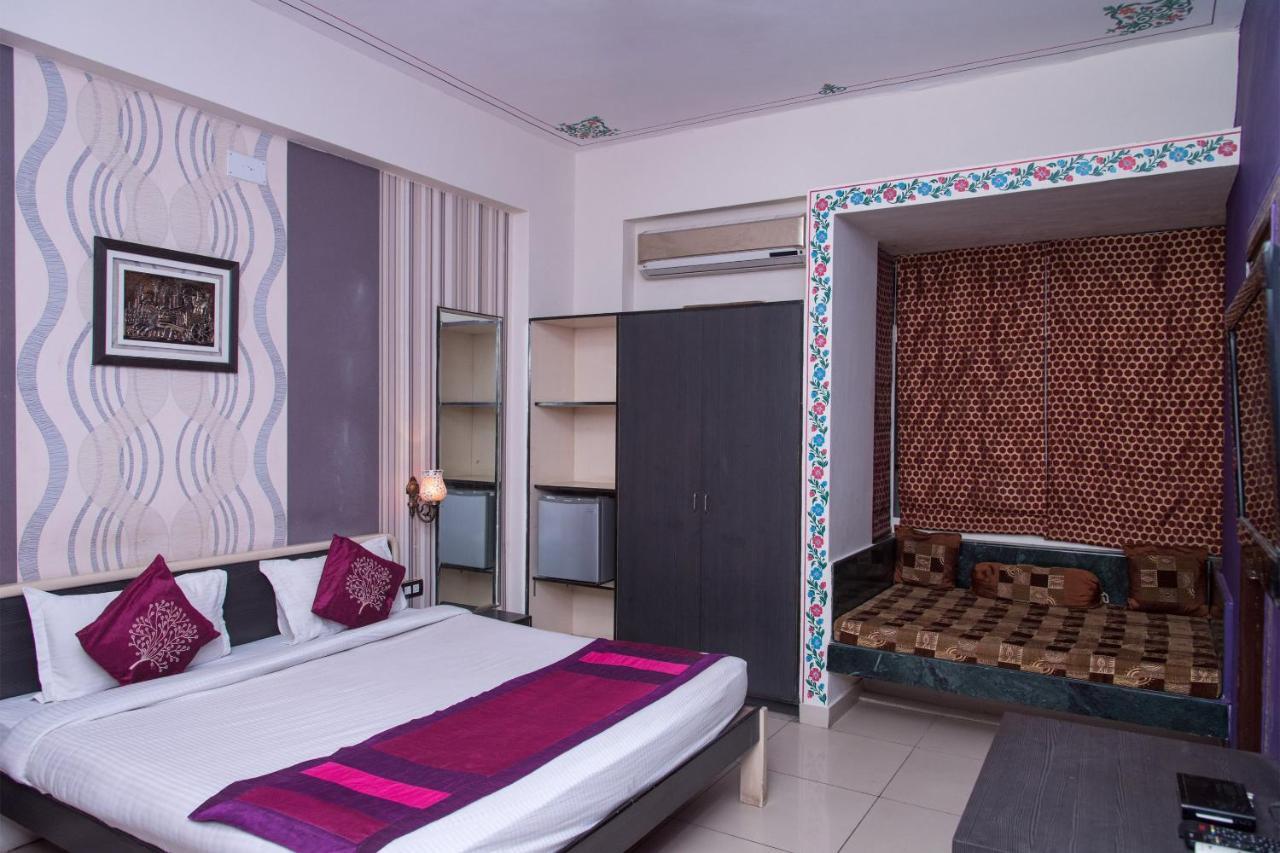 Capital O 11716 Everest Hotel Udaipur