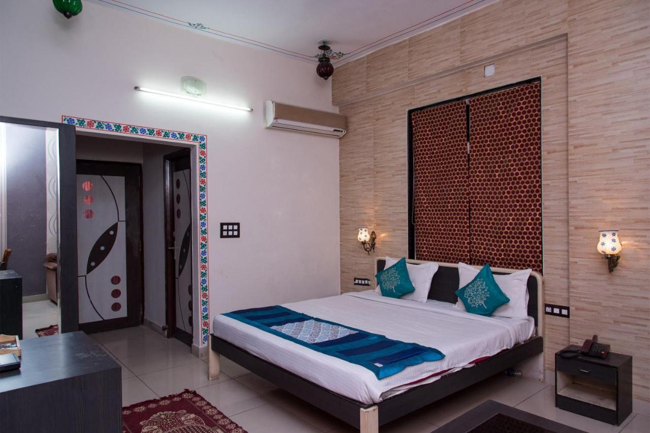 Capital O 11716 Everest Hotel Udaipur