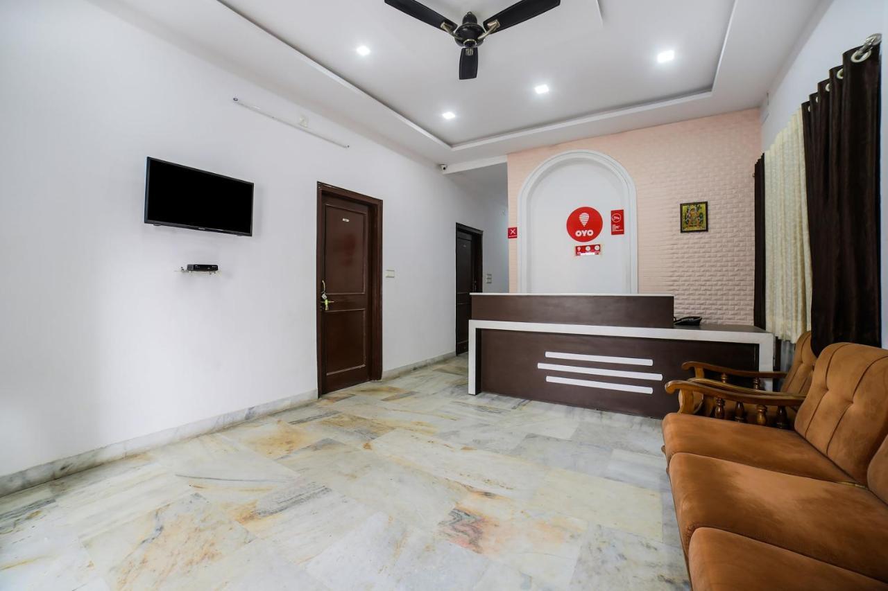 Oyo 9971 Royal T Hotel 3*