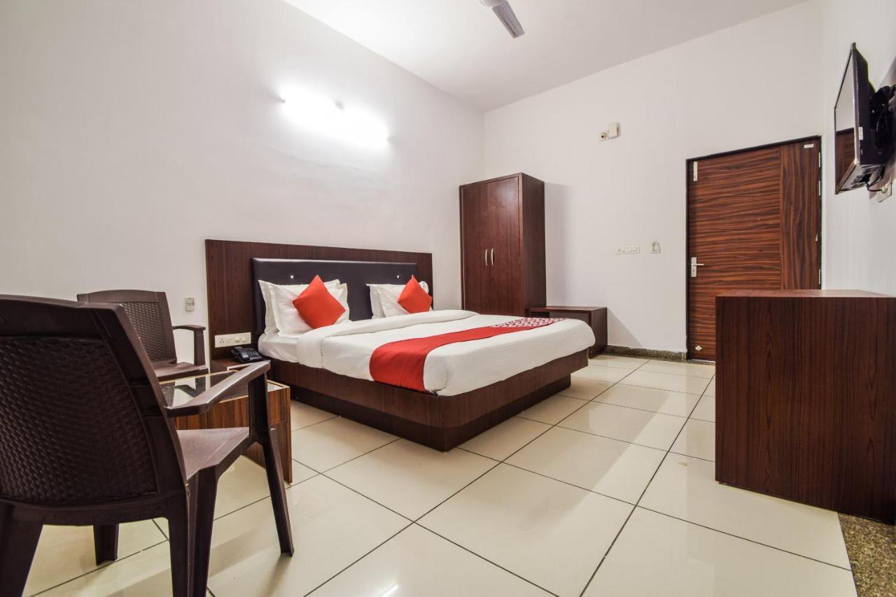 Oyo 23381 Sagar Ratna 3*