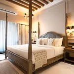 Panna Vilas - A Lake Facing Boutique Hotel