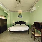 Thamla Haveli - Heritage Lake View Hotel