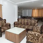 Oyo Home 11075 Modern 3Bhk Gulab Bagh