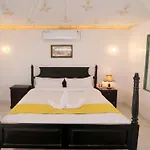 Holiday Hill Resort & Spa