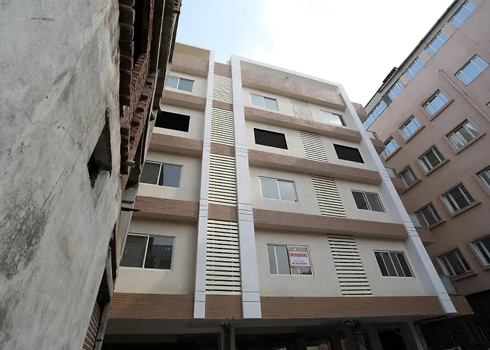 Oyo Home 11075 Modern 3Bhk Gulab Bagh