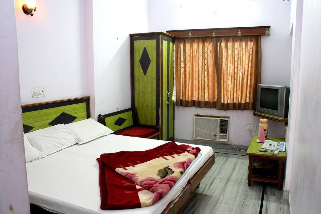Udai Palace - Centrally Located Budget Family Hotel 3*