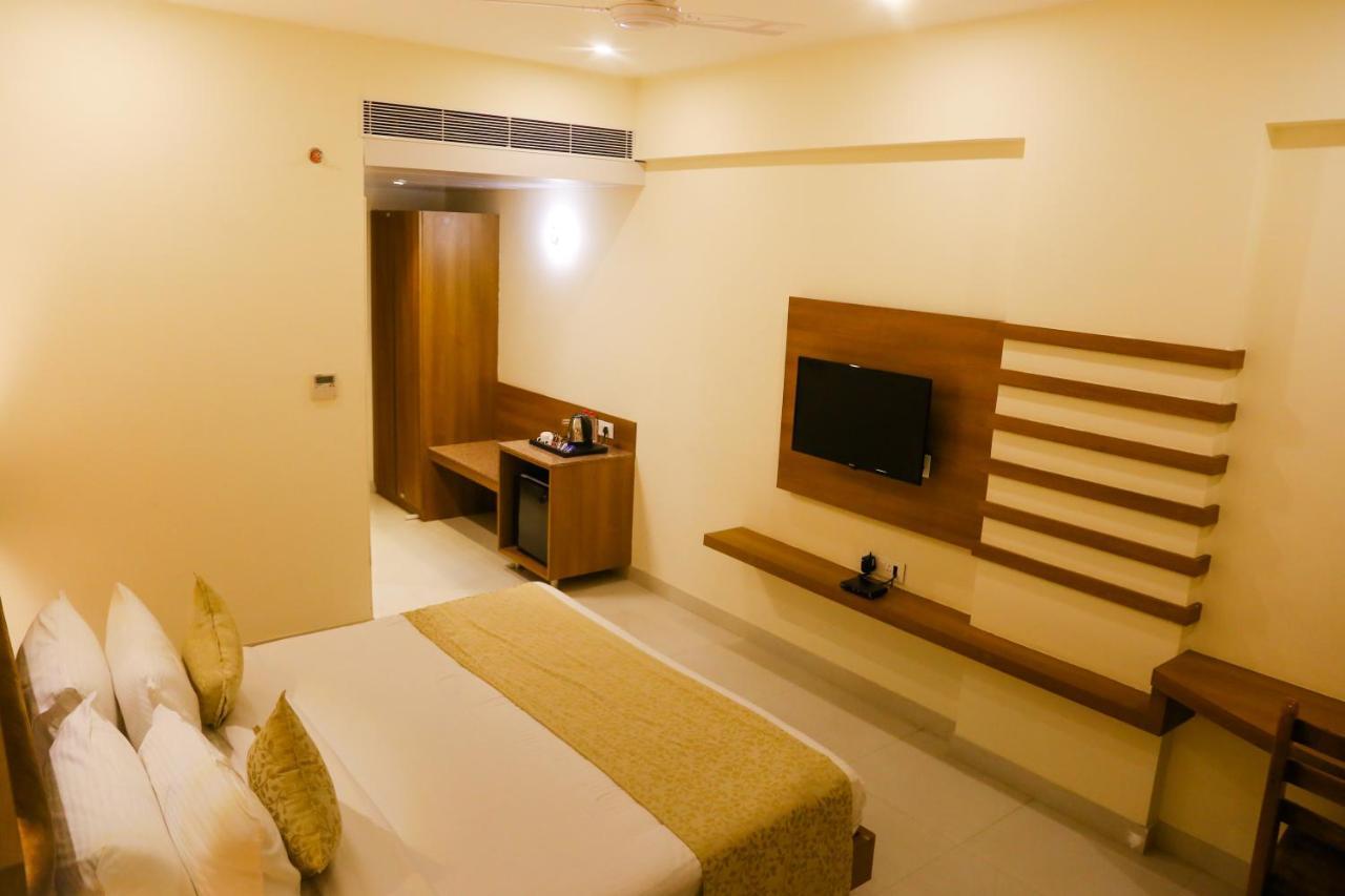 Hotel Khumani Hotel 4*