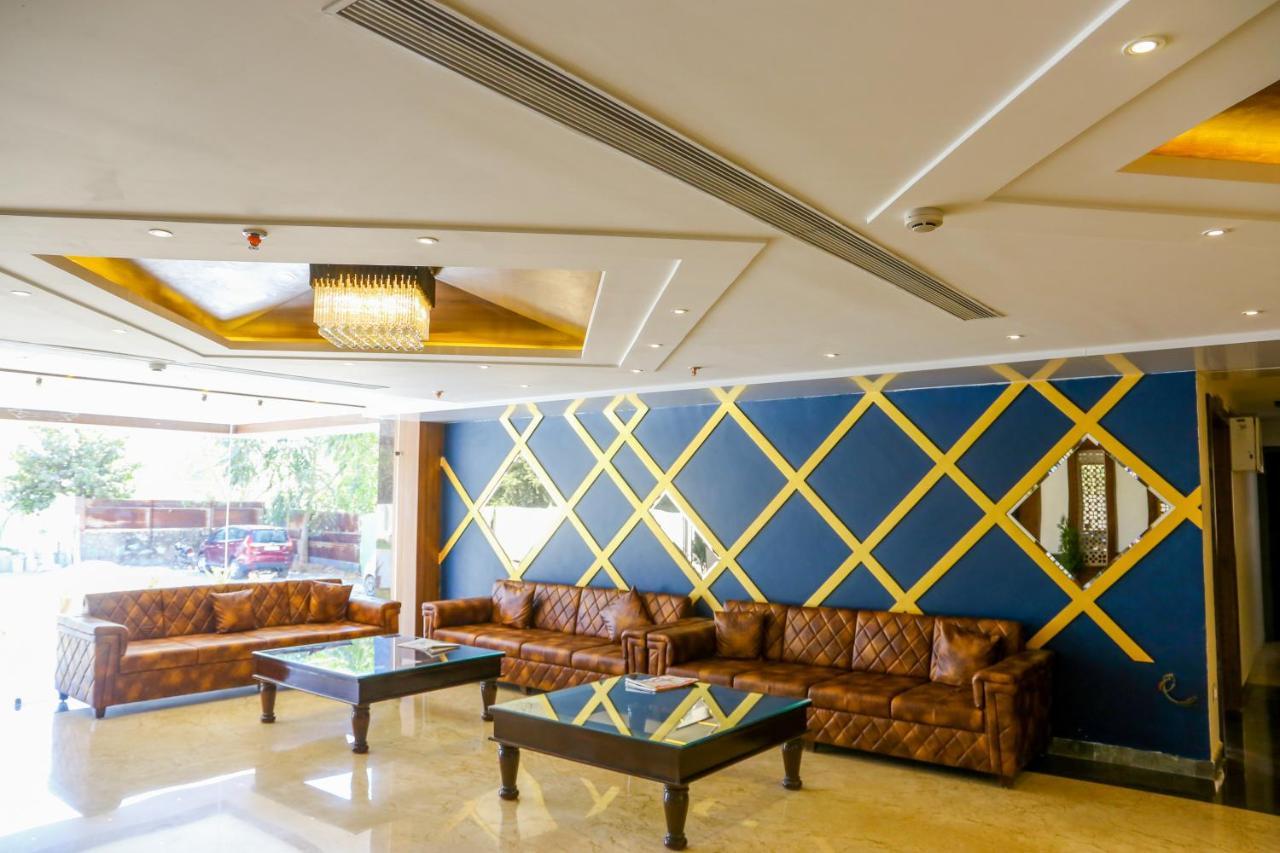 Hotel Khumani 4*