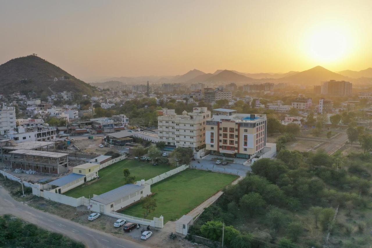 Hotel Khumani 4*