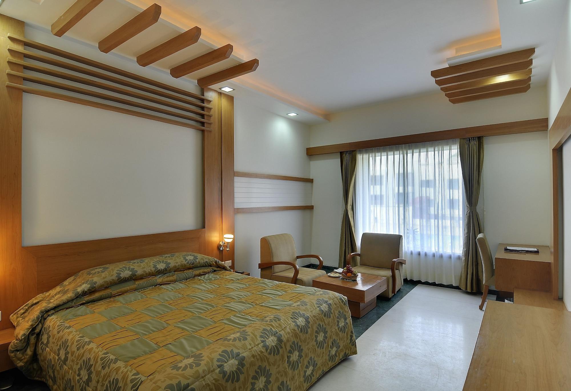 Hotel Inder Residency & 4*