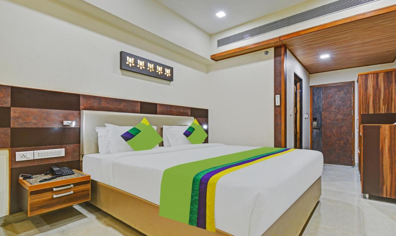 Mandovin, Hotel