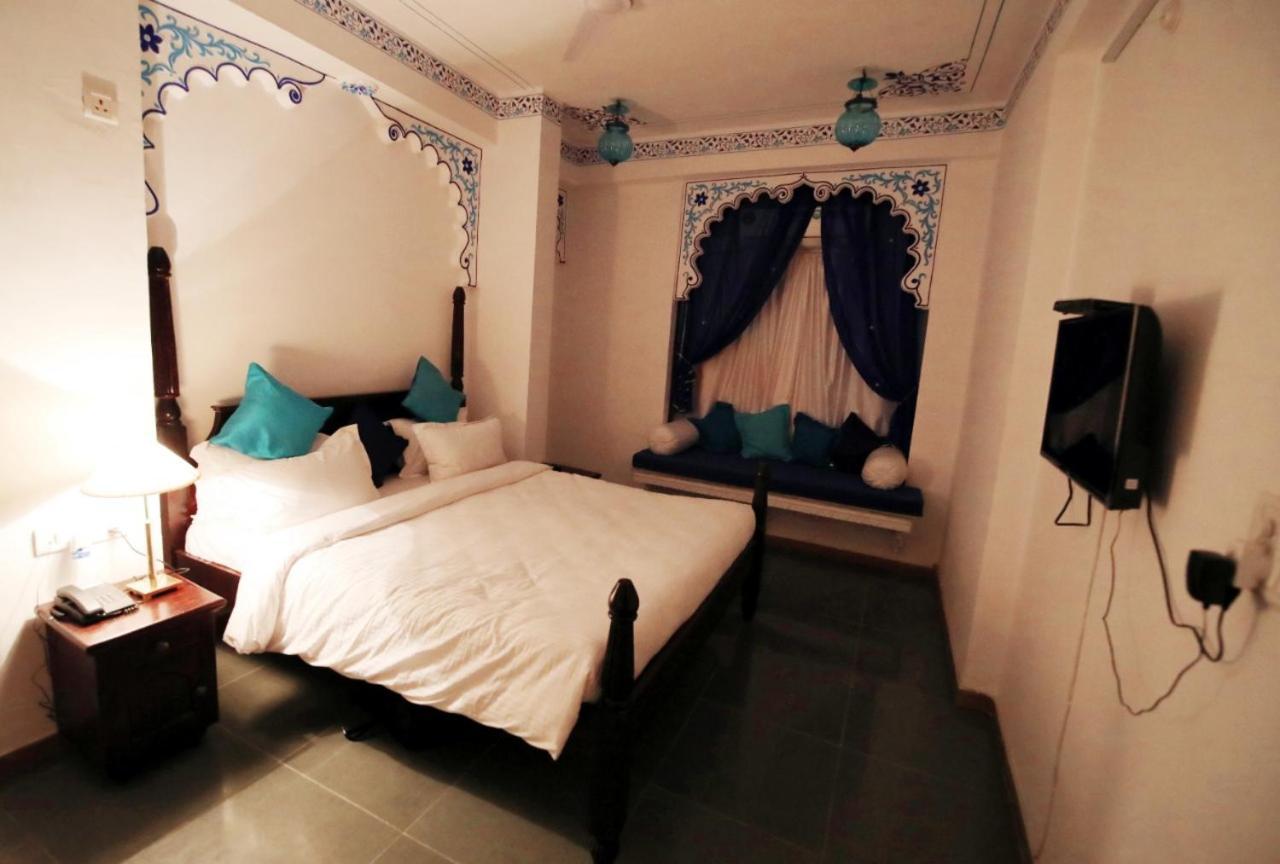 Dhola Ghat Haweli Hotel *