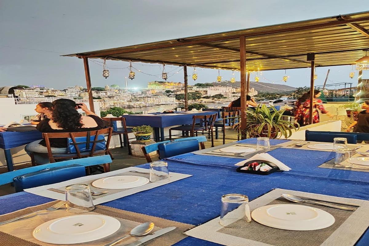 Dhola Ghat Haweli Hotel *