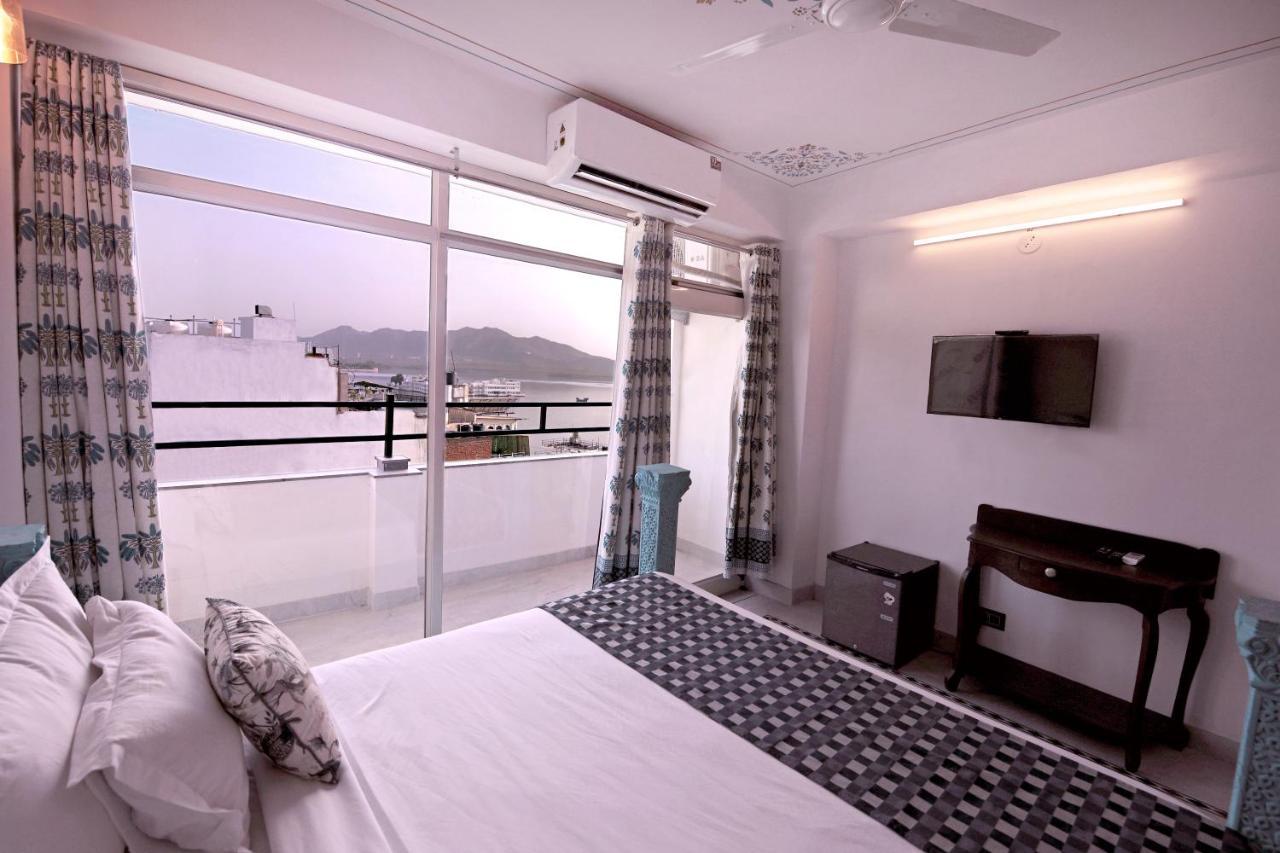 The View Hotel- On Pichola 3*