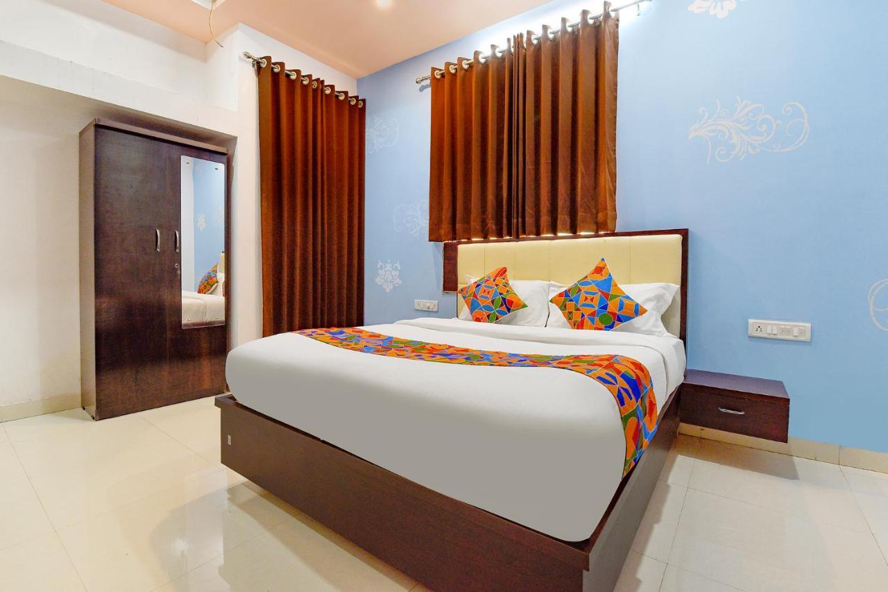 Fabexpress Shree Thakur- 700 Meter Away From Railway Station