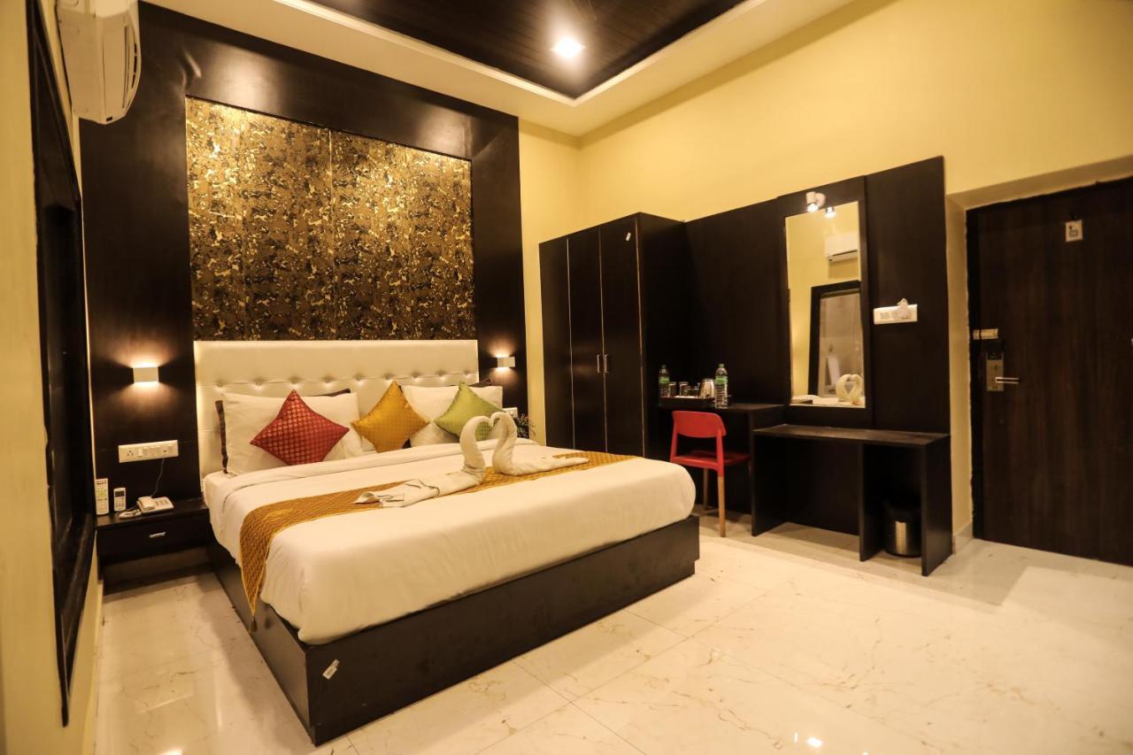 G-bhagwat By An Hotel