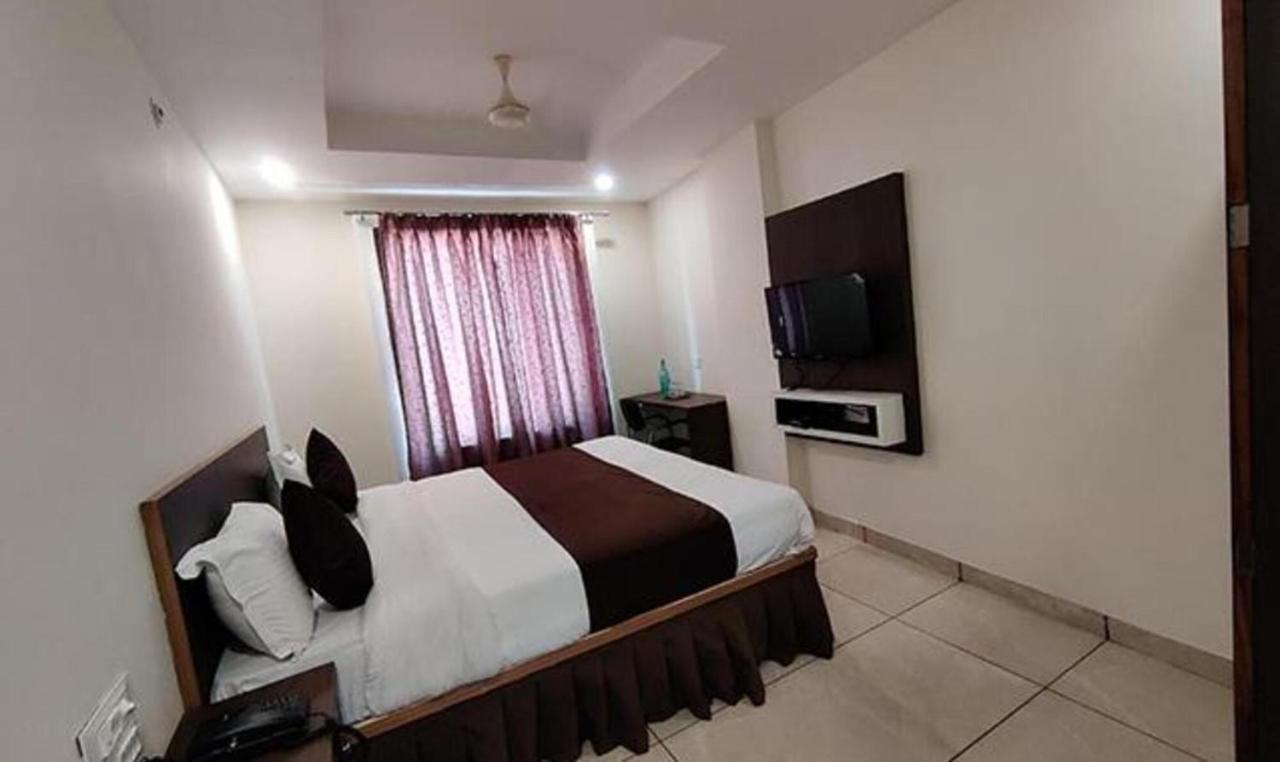 Golden Rays Hotel